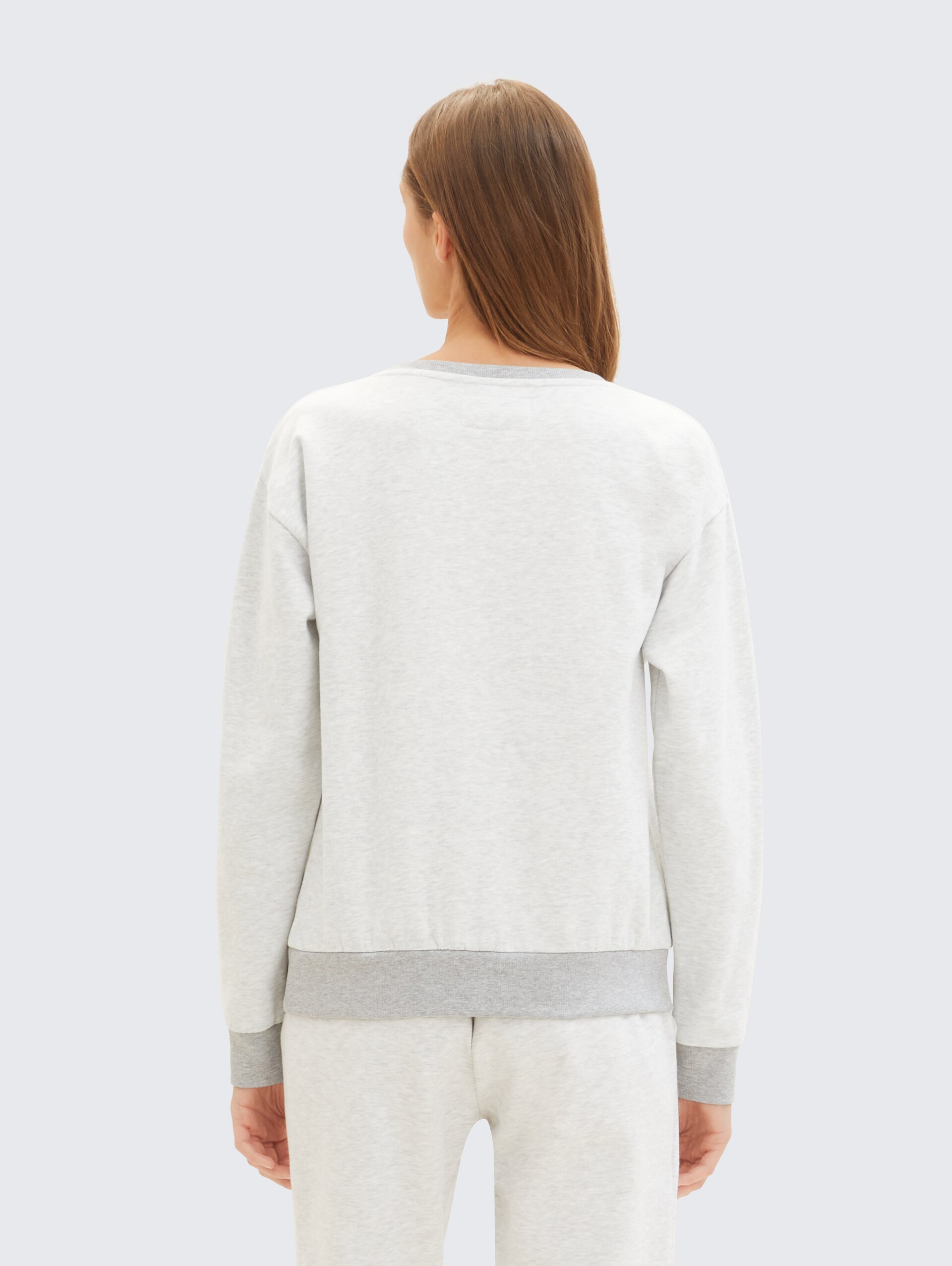 Loungewear Sweatshirt in Melange Optik - weiß-mittel-melange - Model-Rückansicht