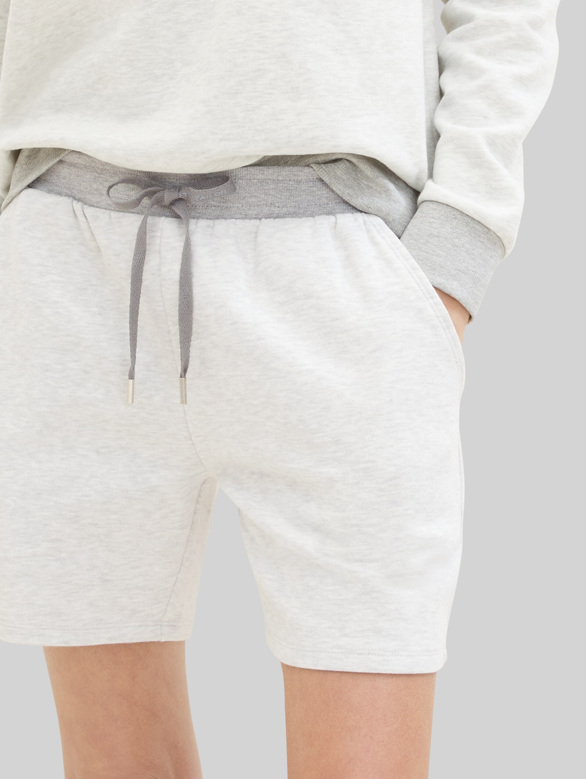 Loungewear Sweat shorts - weiß-mittel-melange - Detail model view