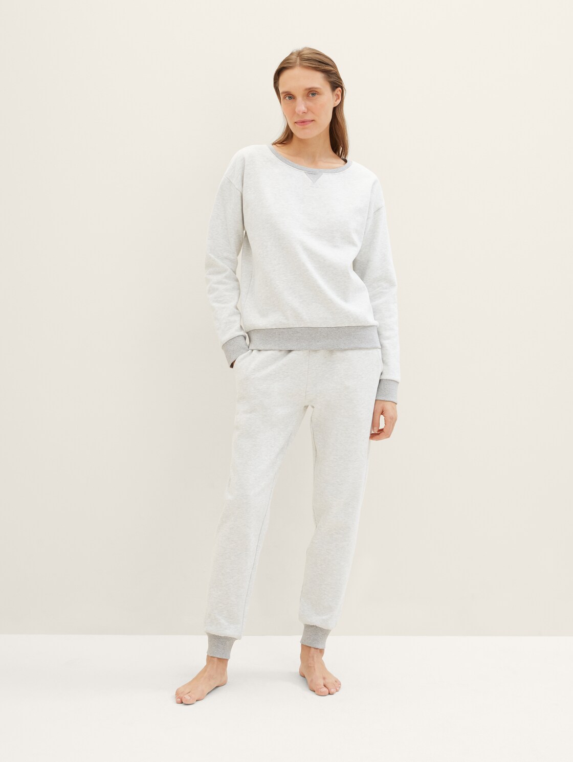 Loungewear Sweat-Hose in Melange Optik - weiß-mittel-melange - seitliche Model-Ansicht