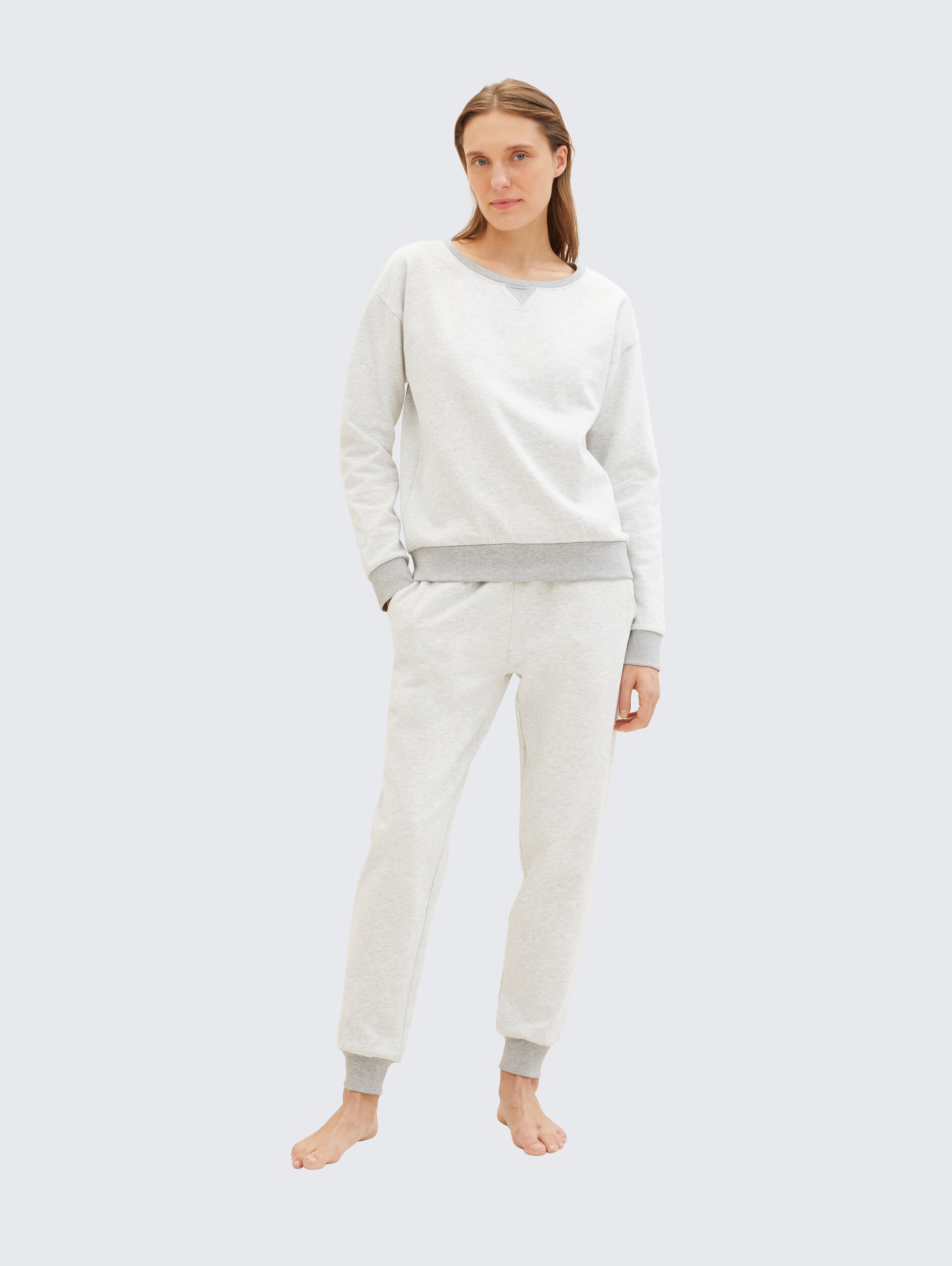 Loungewear Sweat-Hose in Melange Optik - weiß-mittel-melange - seitliche Model-Ansicht