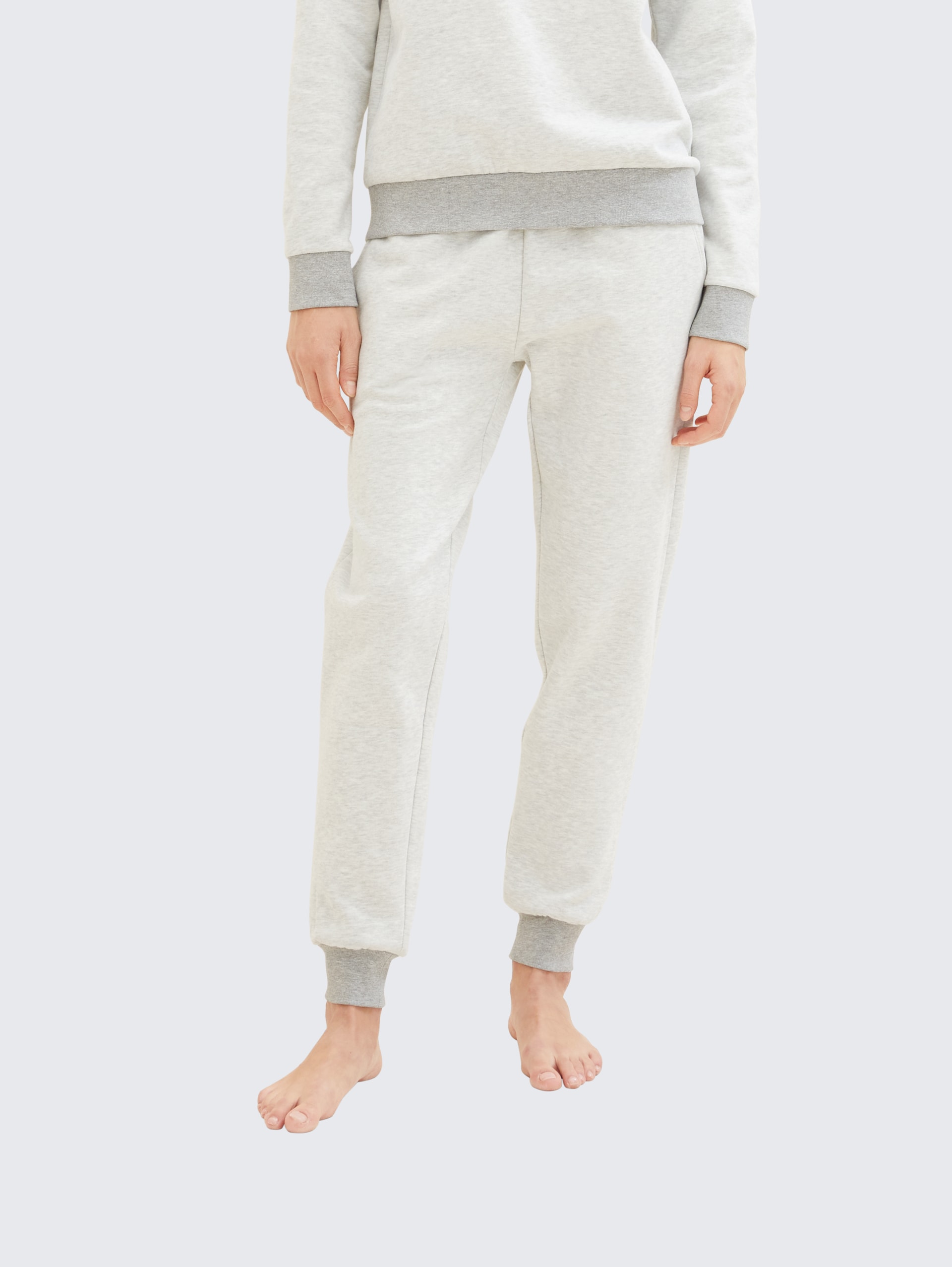 Loungewear Sweat-Hose in Melange Optik - weiß-mittel-melange - Ausschnitt Model-Vorderansicht