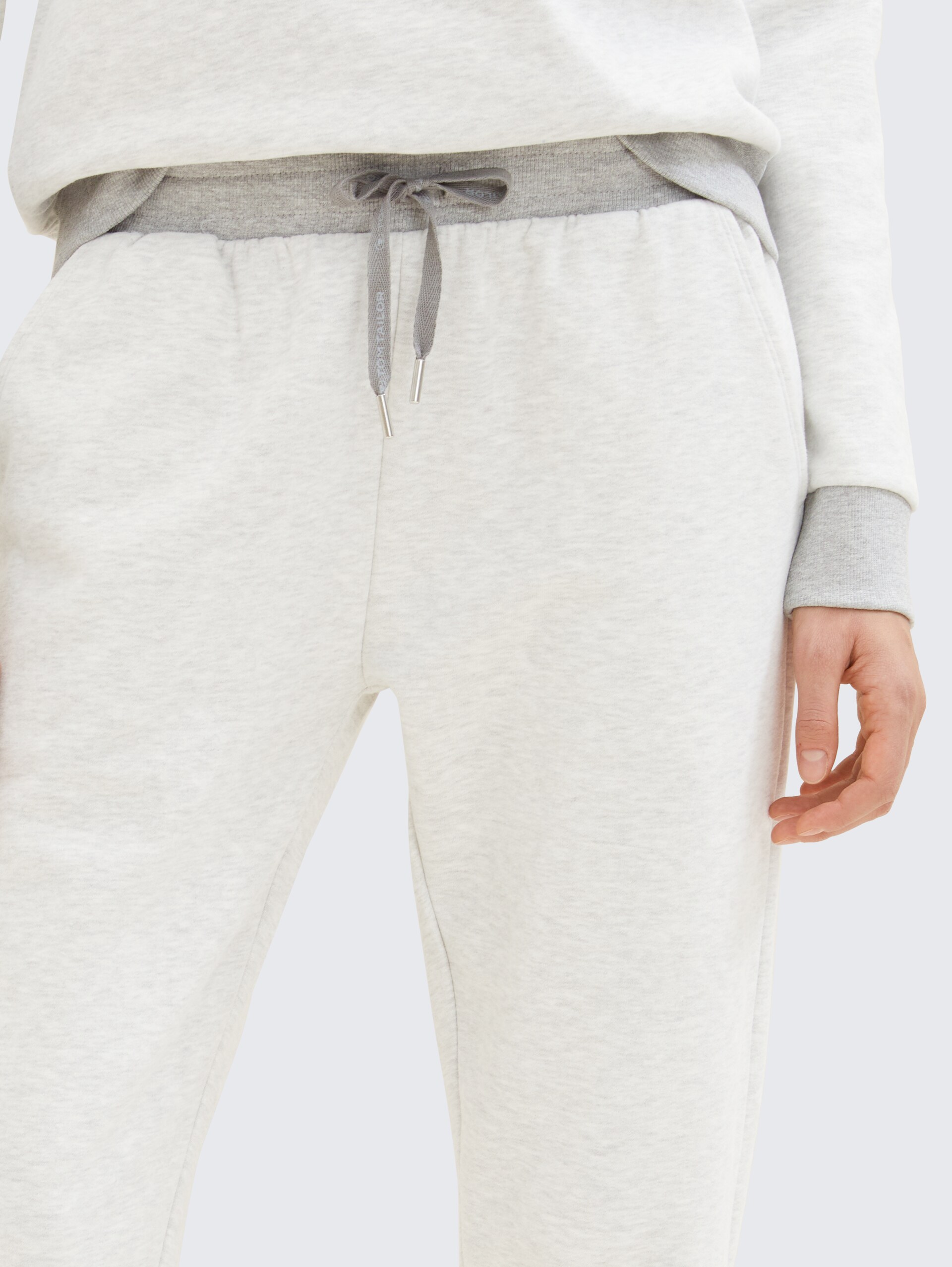 Loungewear Sweat-Hose in Melange Optik - weiß-mittel-melange - Detail-Model-Ansicht