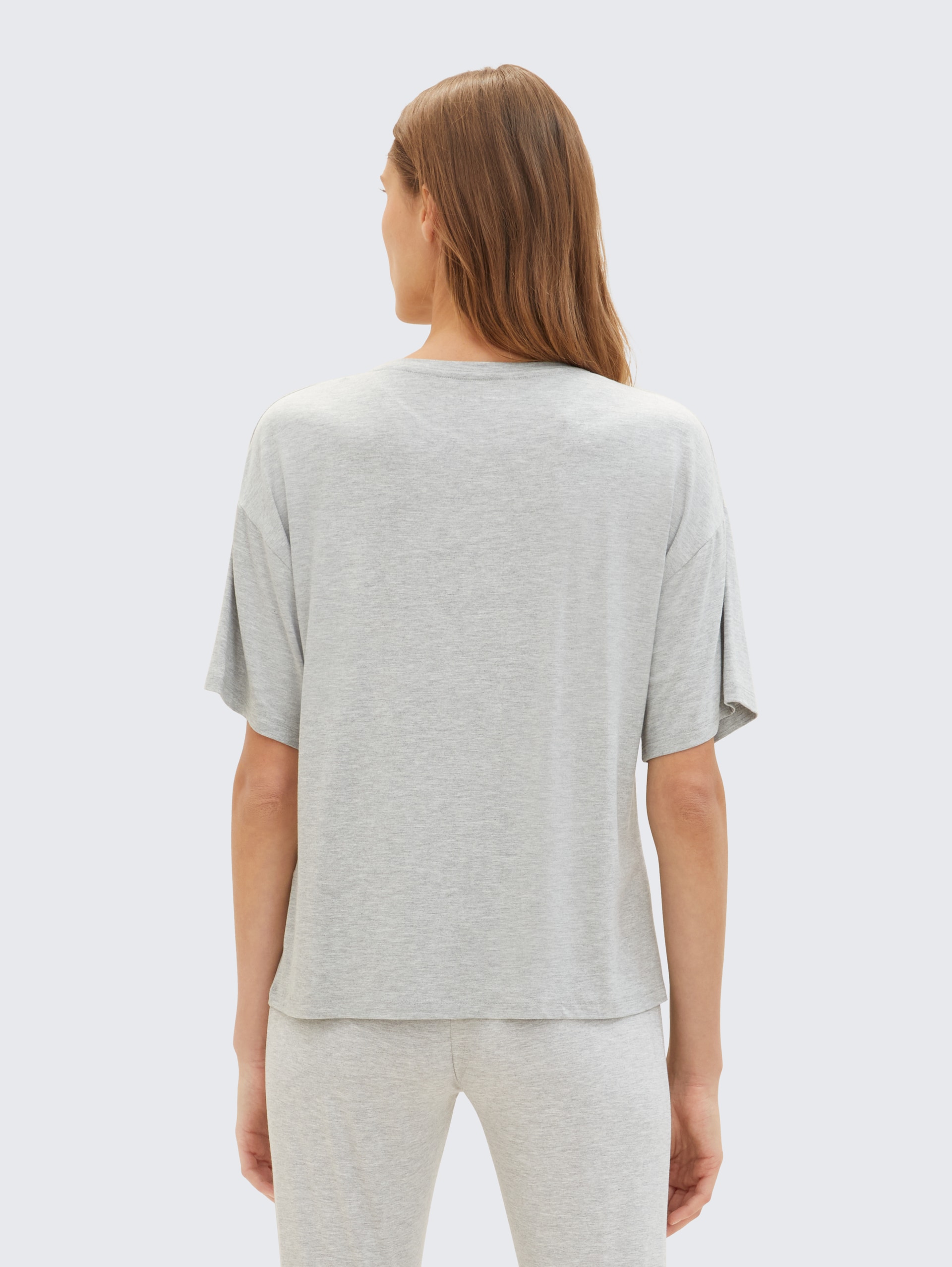 Loungewear T-Shirt in Melange Optik - grey-medium-melange - Model-Rückansicht