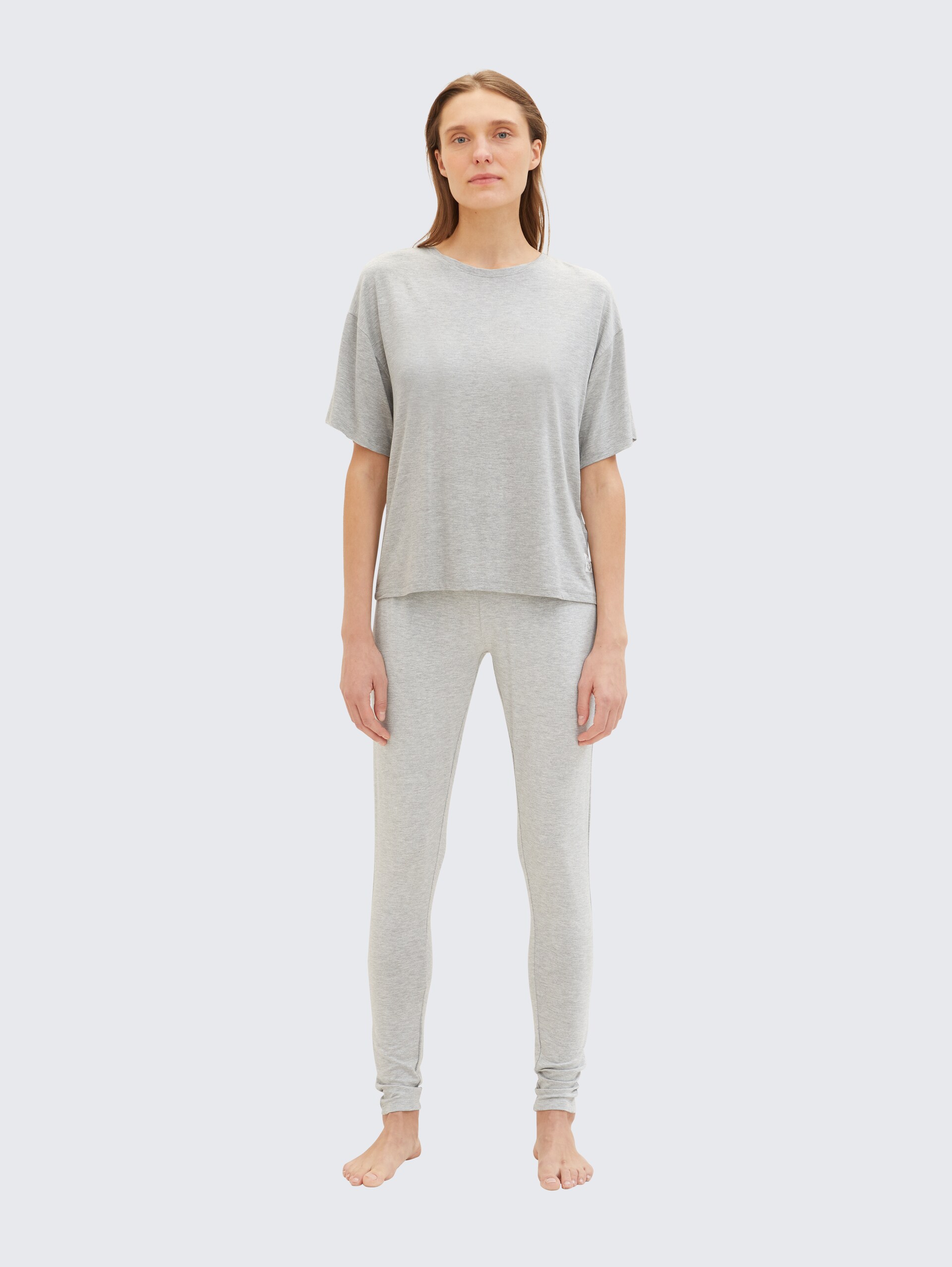 Loungewear T-Shirt in Melange Optik - grey-medium-melange - seitliche Model-Ansicht