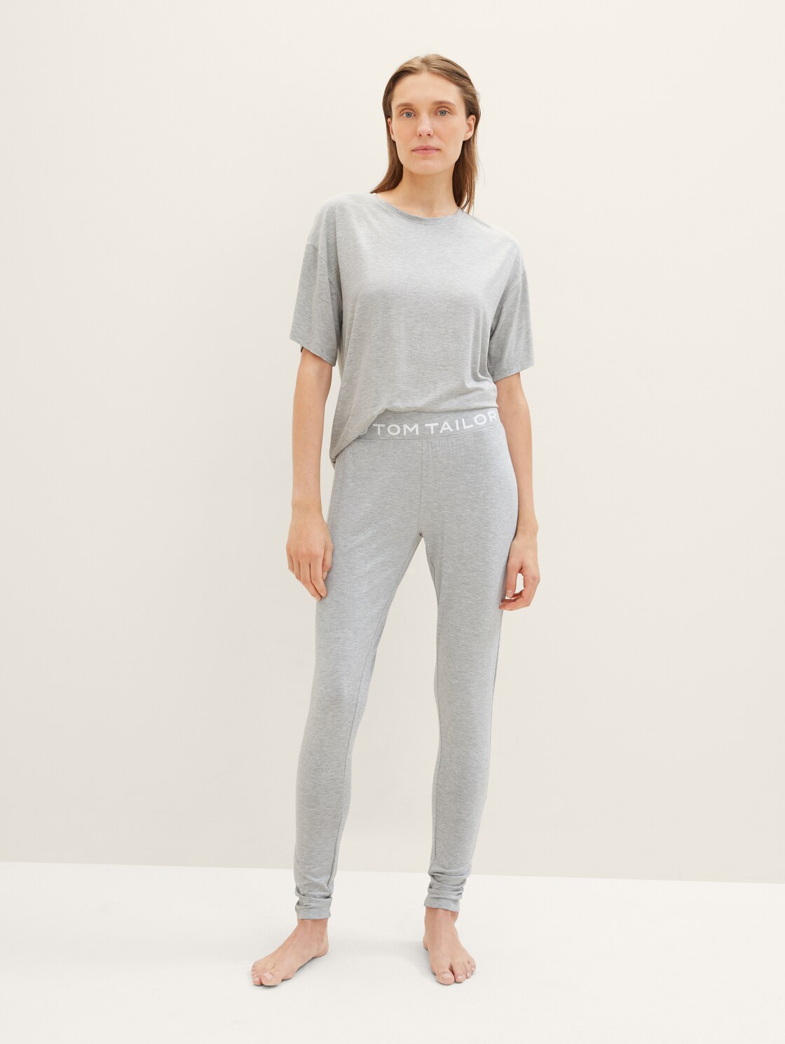 Loungewear Leggings mit Logo-Print - grey-medium-melange - Model-Vorderansicht