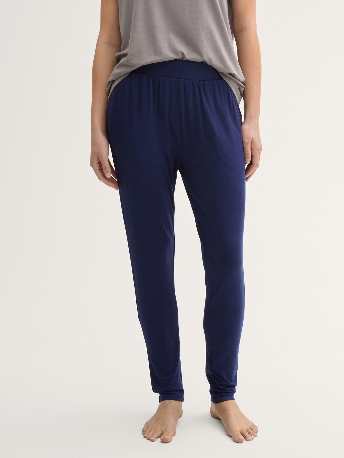Basic Pyjama-Hose - blue-dark-solid - Ausschnitt Model-Vorderansicht