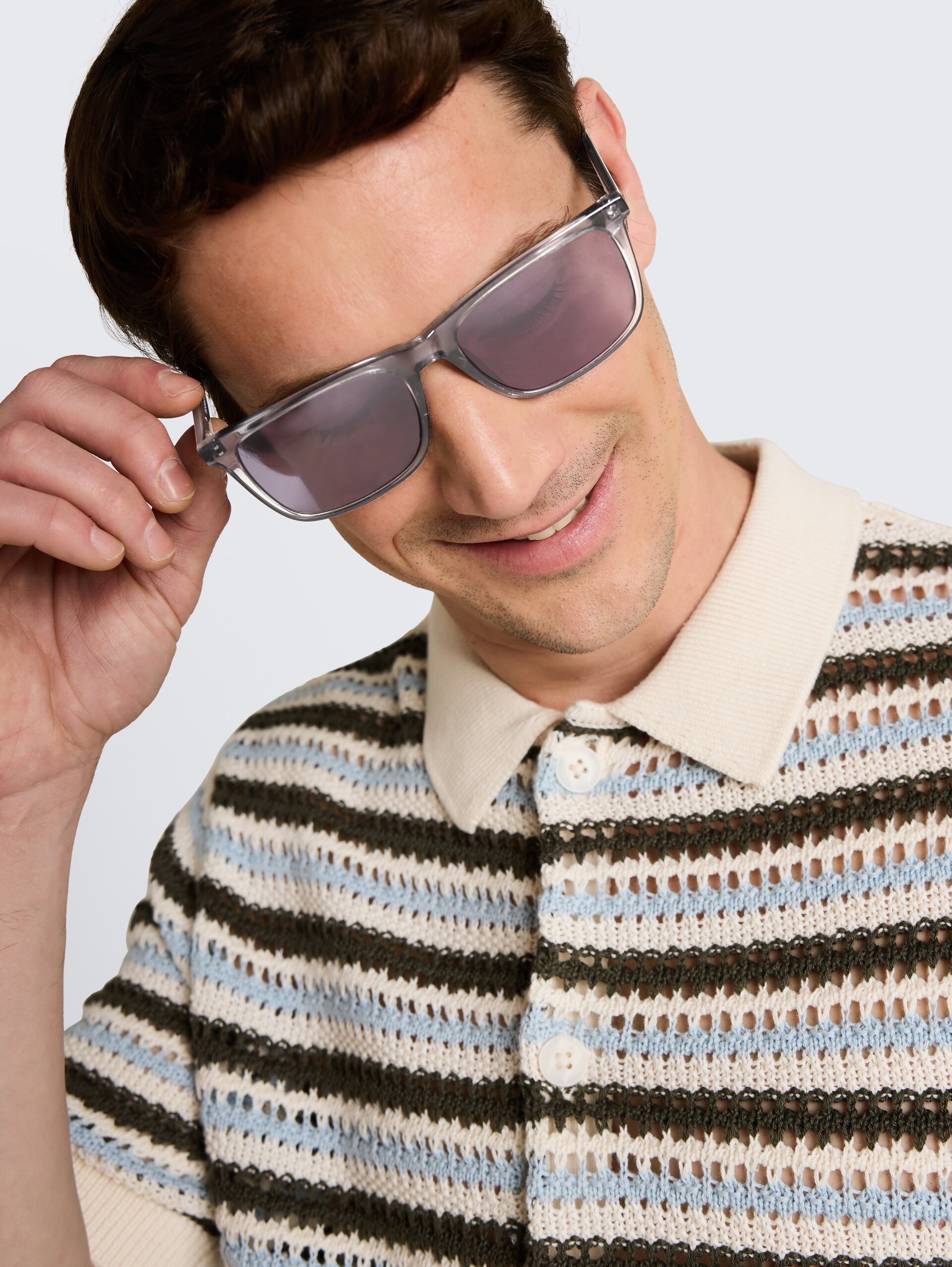Eckige Sonnenbrille - grey / gun - Ausschnitt seitliche Model-Ansicht
