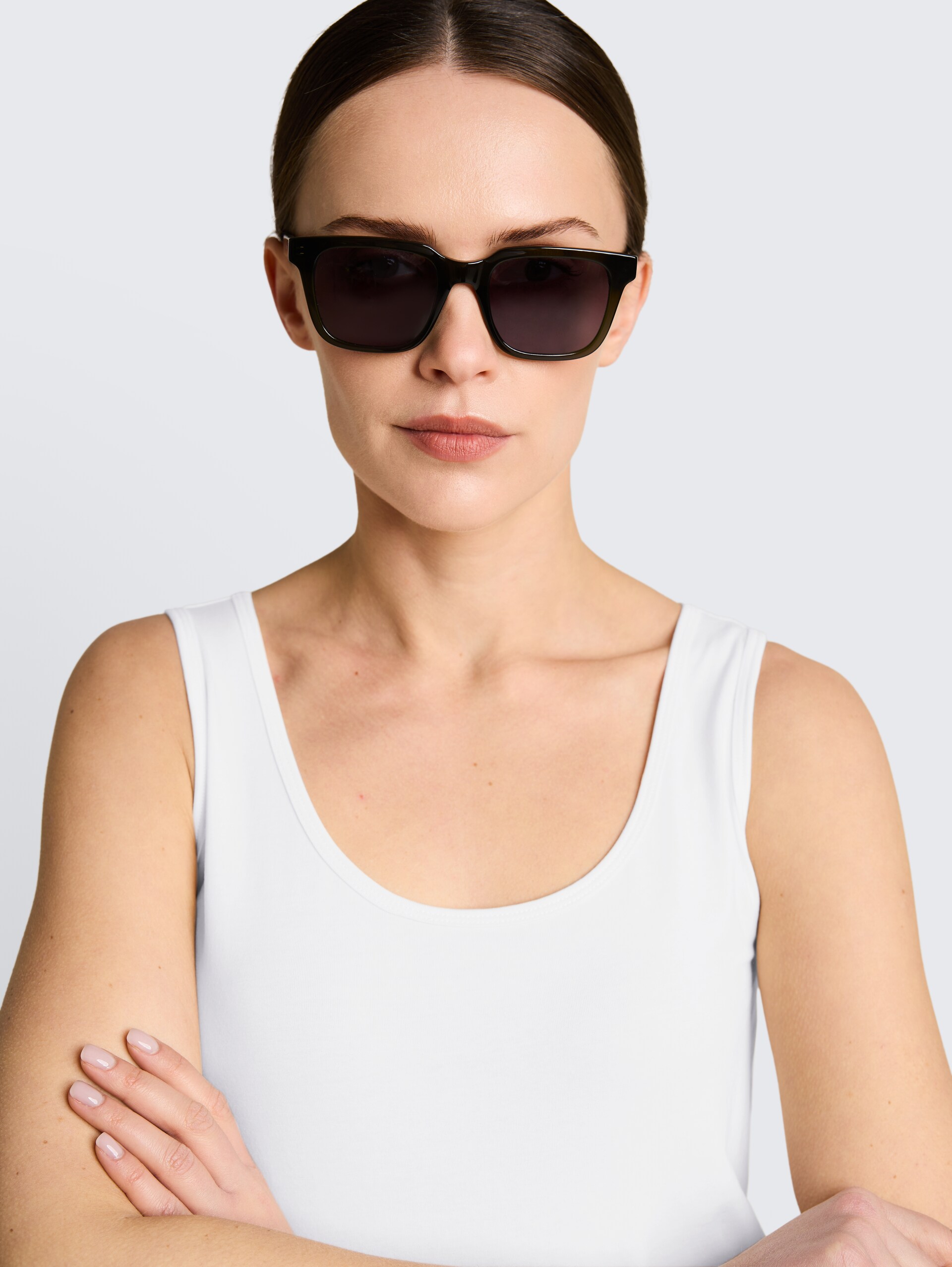 Eckige Sonnenbrille - green - Ausschnitt seitliche Model-Ansicht
