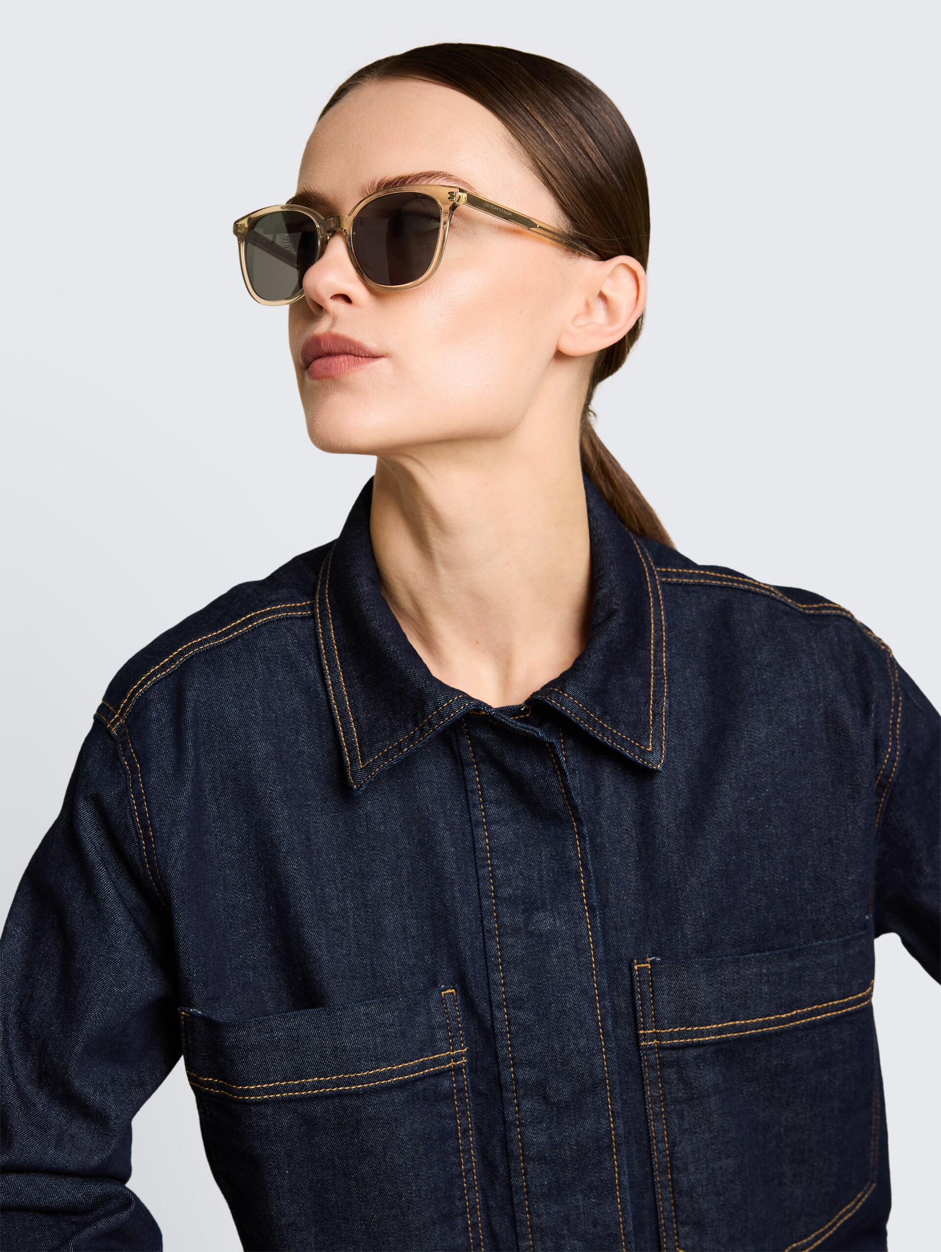 Feminine Sonnenbrille - brown - Ausschnitt seitliche Model-Ansicht