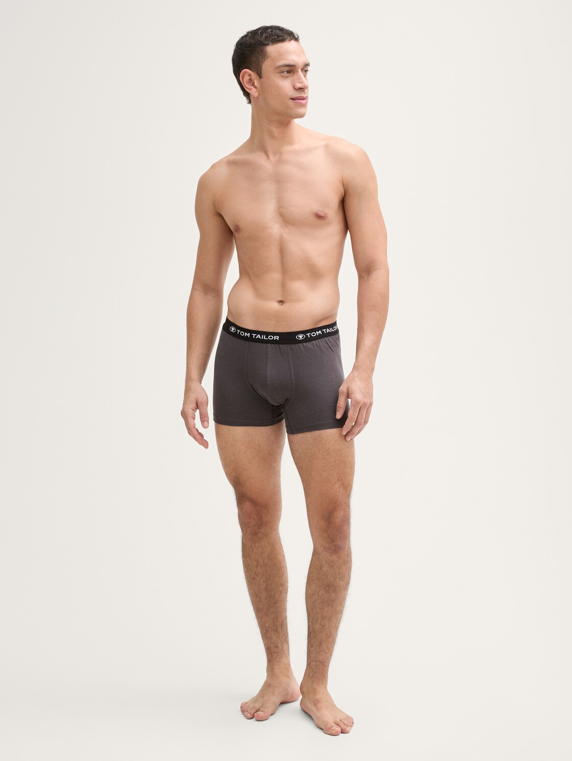 Boxershorts im 3er-Pack - grün-dunkel-melange - Model-Vorderansicht