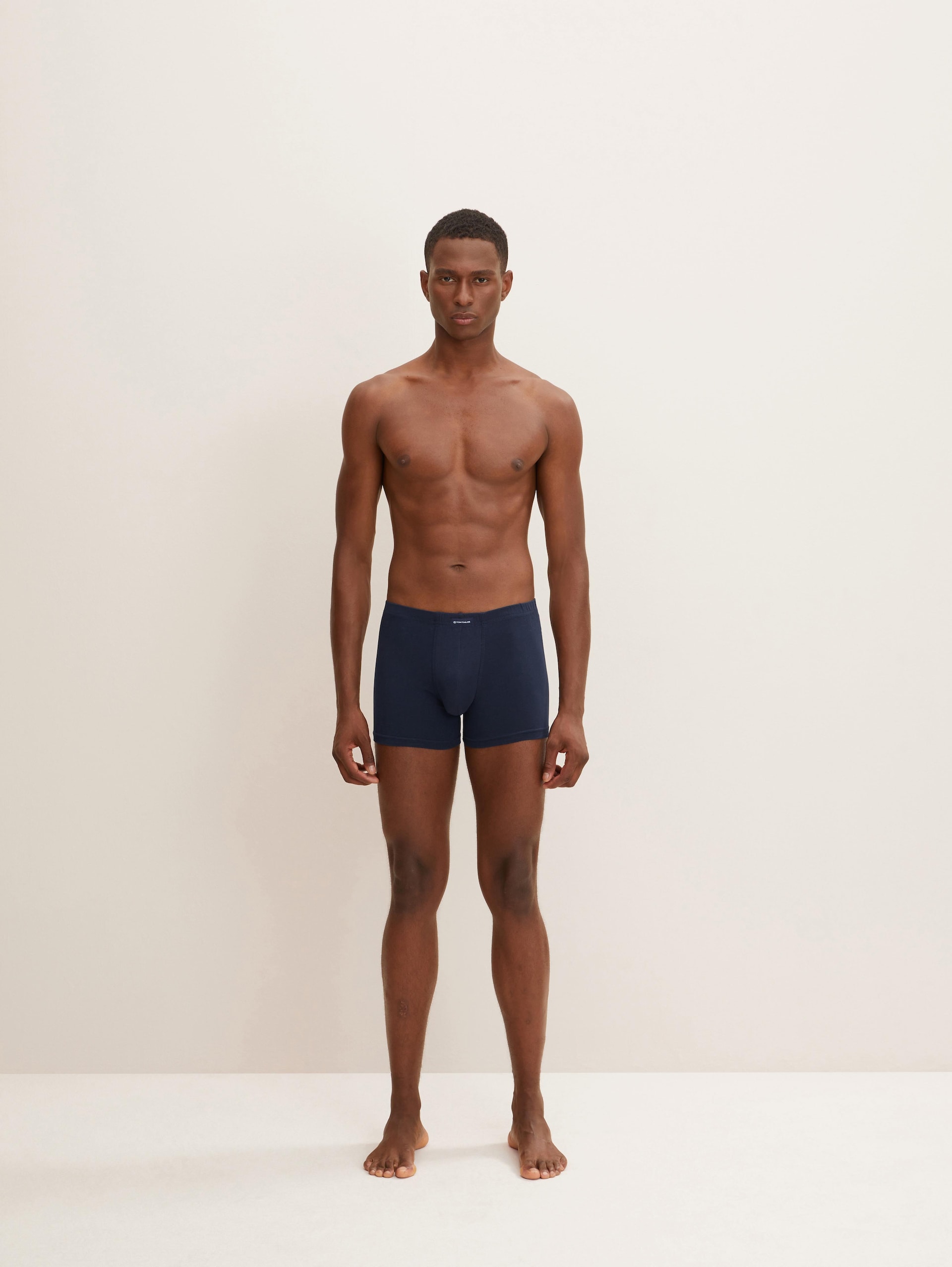 Kurze Boxershorts im 4er-Pack - blue-dark-solid - Model-Vorderansicht