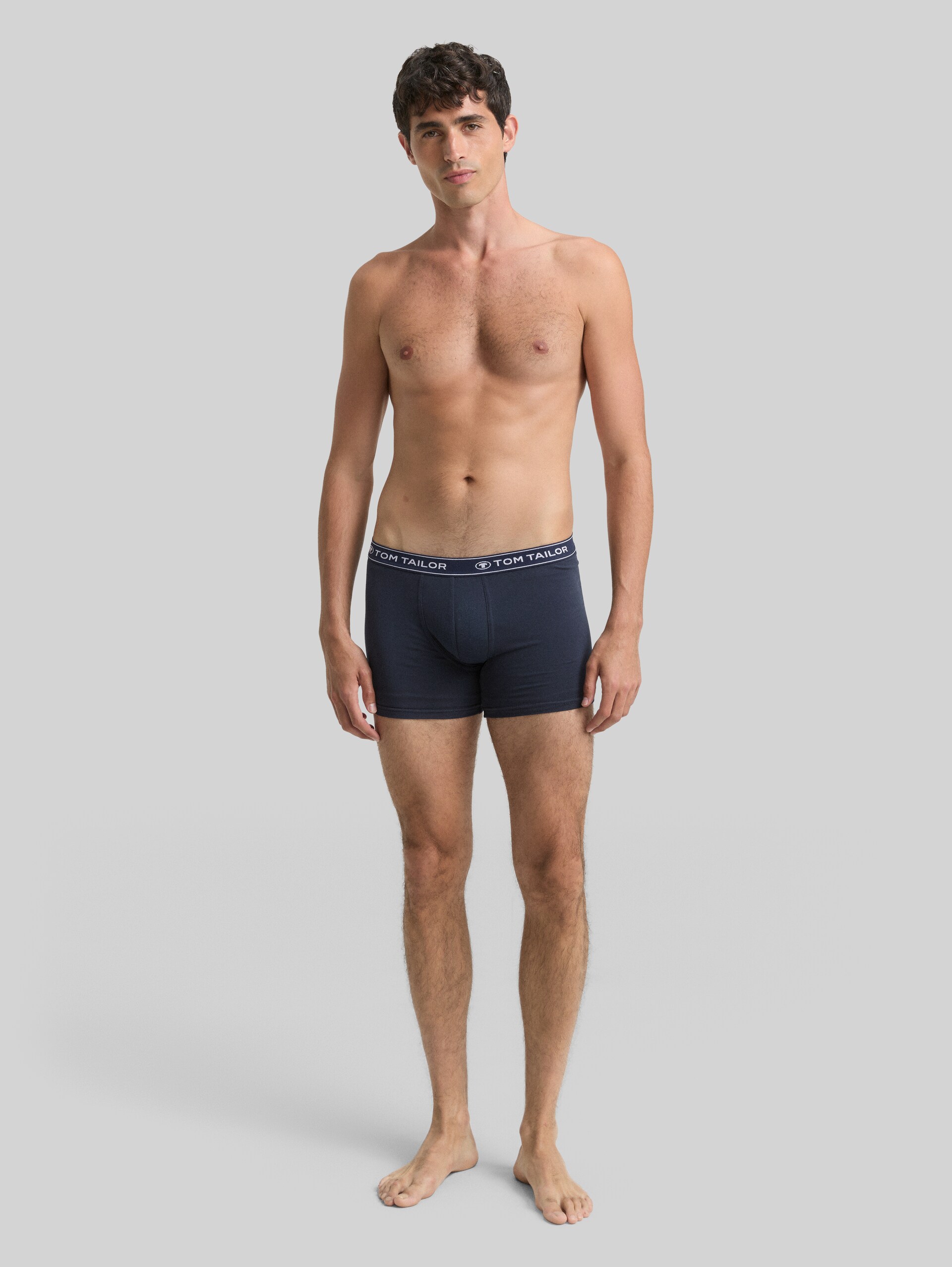 Medium-length boxer shorts in a 3-pack - red-medium-solid - Model front view