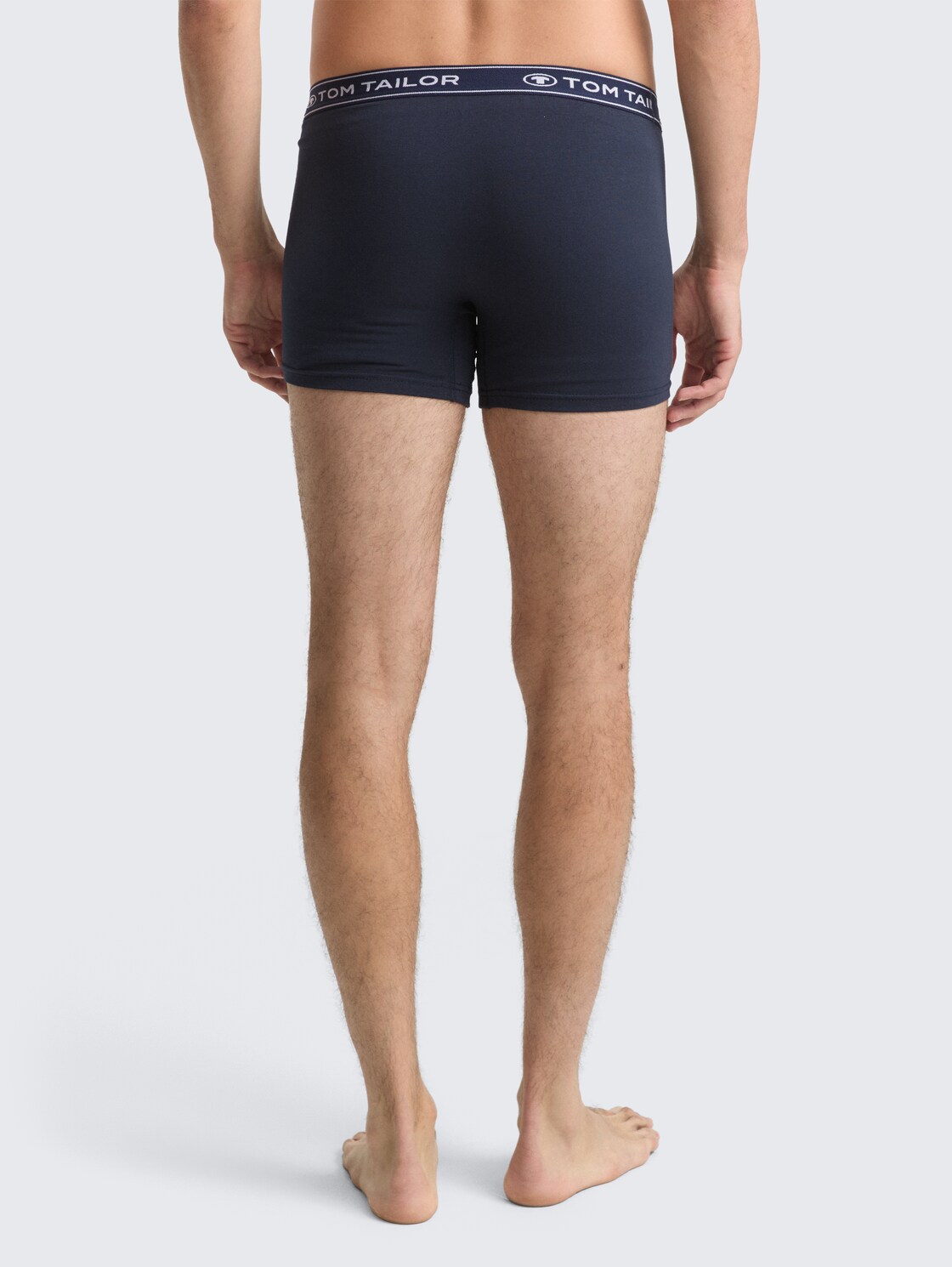 Mittellange Boxershorts im 3er-Pack - red-medium-solid - Auschnitt Model-Rückansicht