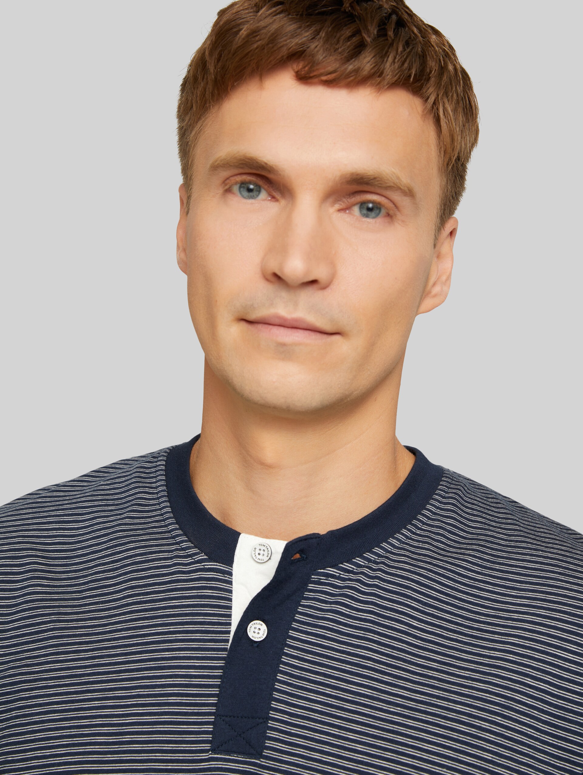 Pyjama-Set aus Baumwolle - blue-dark-horizontal stripe - Detail-Model-Ansicht