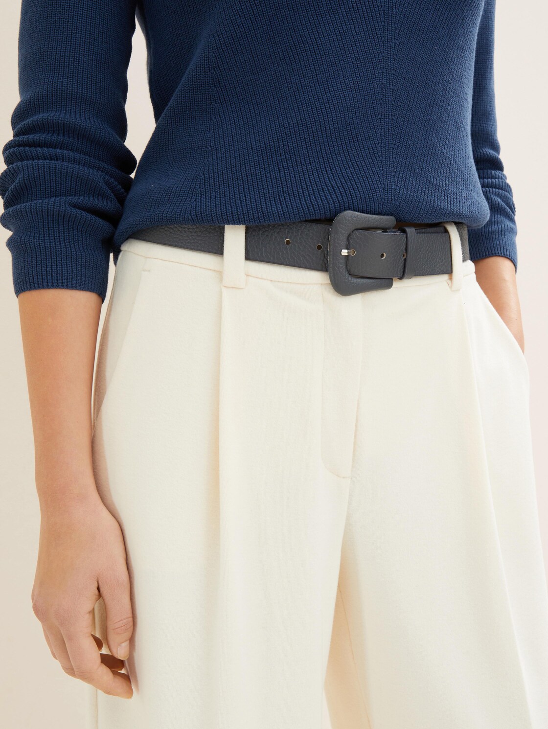 TTAUDREY Ledergürtel mit bezogener Dornschließe - navy uni