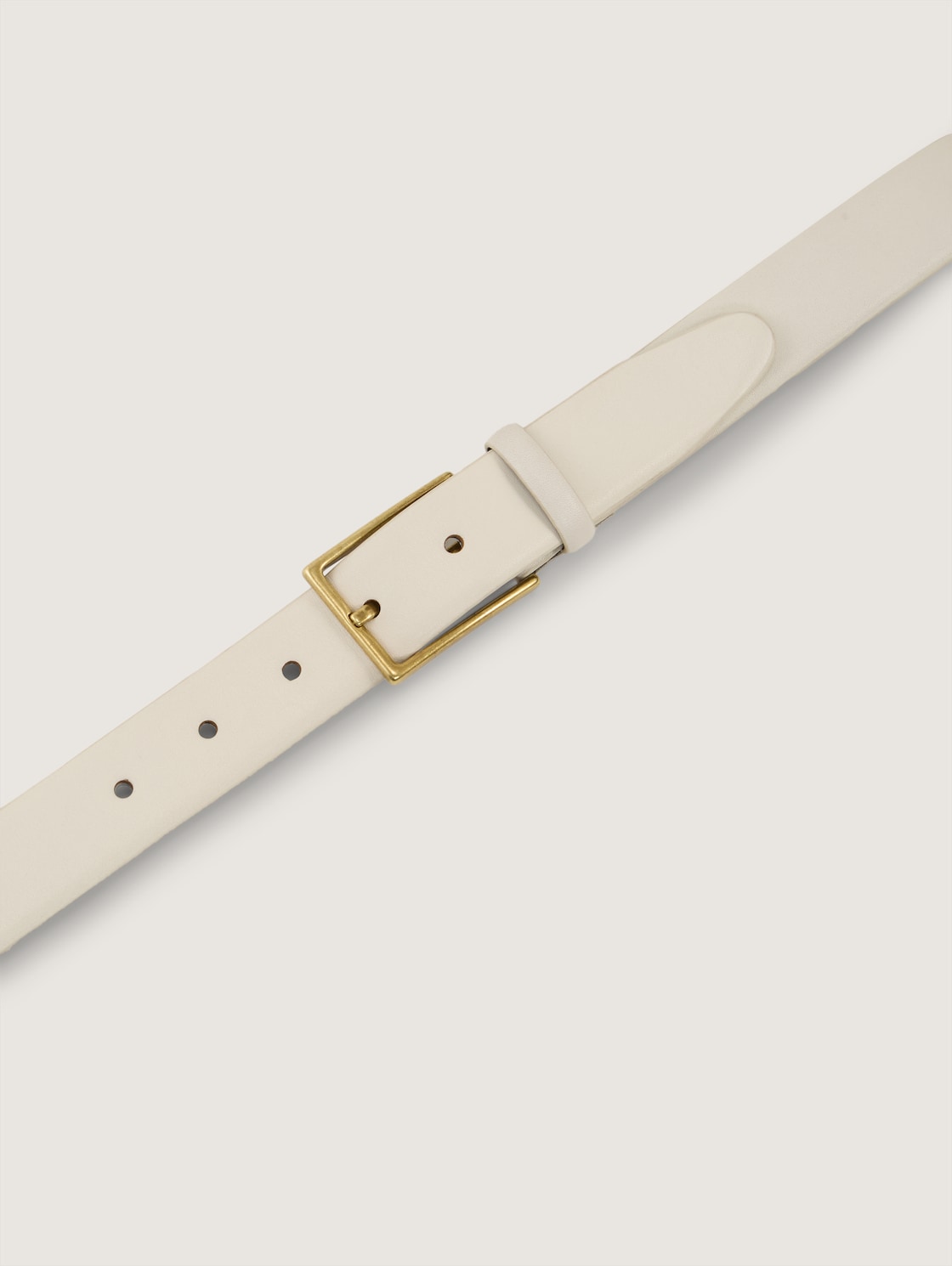 TTCARA Ledergürtel mit eckiger Dornschließe - Off white - Produkt-Ansicht von oben 