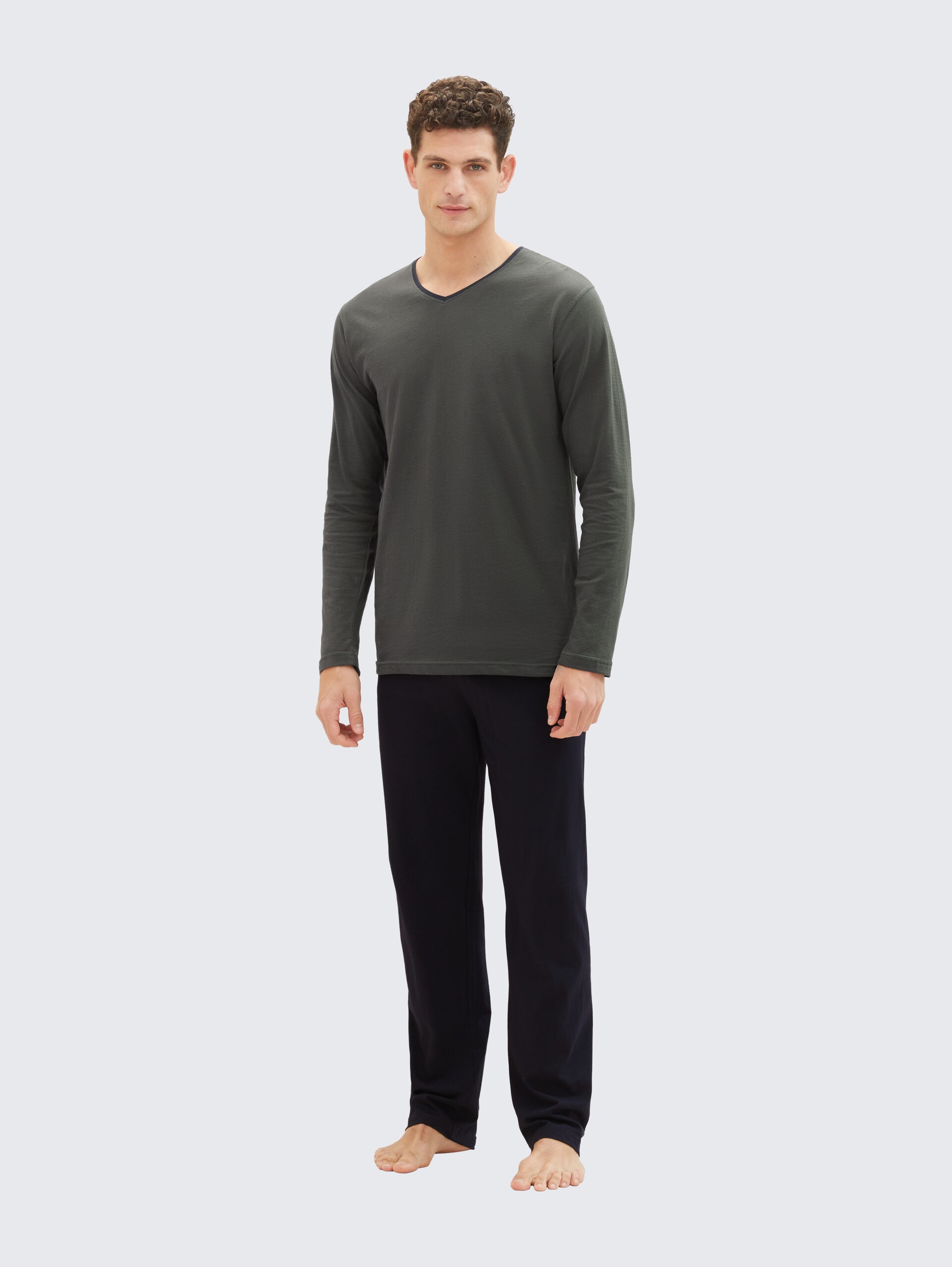 Pyjama-Set aus Baumwolle - green-dark-horizontal-stripe - Model-Vorderansicht