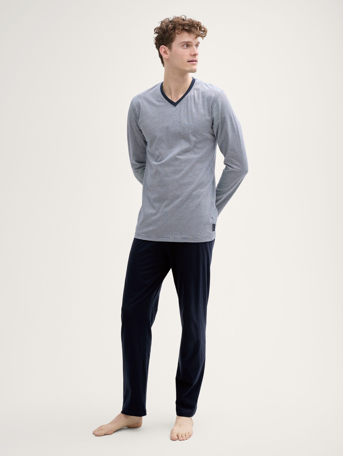 Pyjama-Set aus Baumwolle - blue-dark-horizontal stripe - Model-Vorderansicht