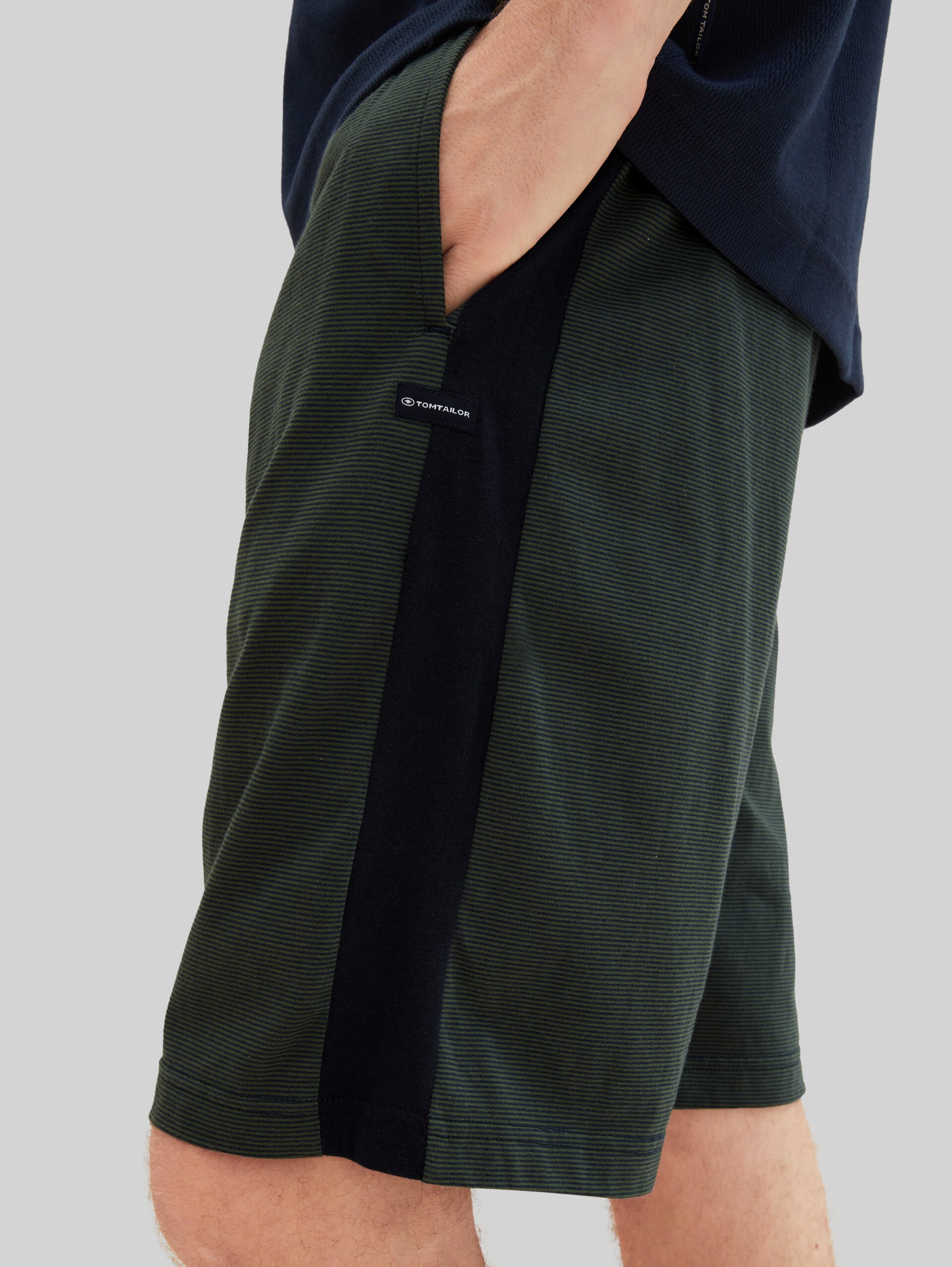 striped pyjama bottoms - grün dunkel Ringel - Detail model view