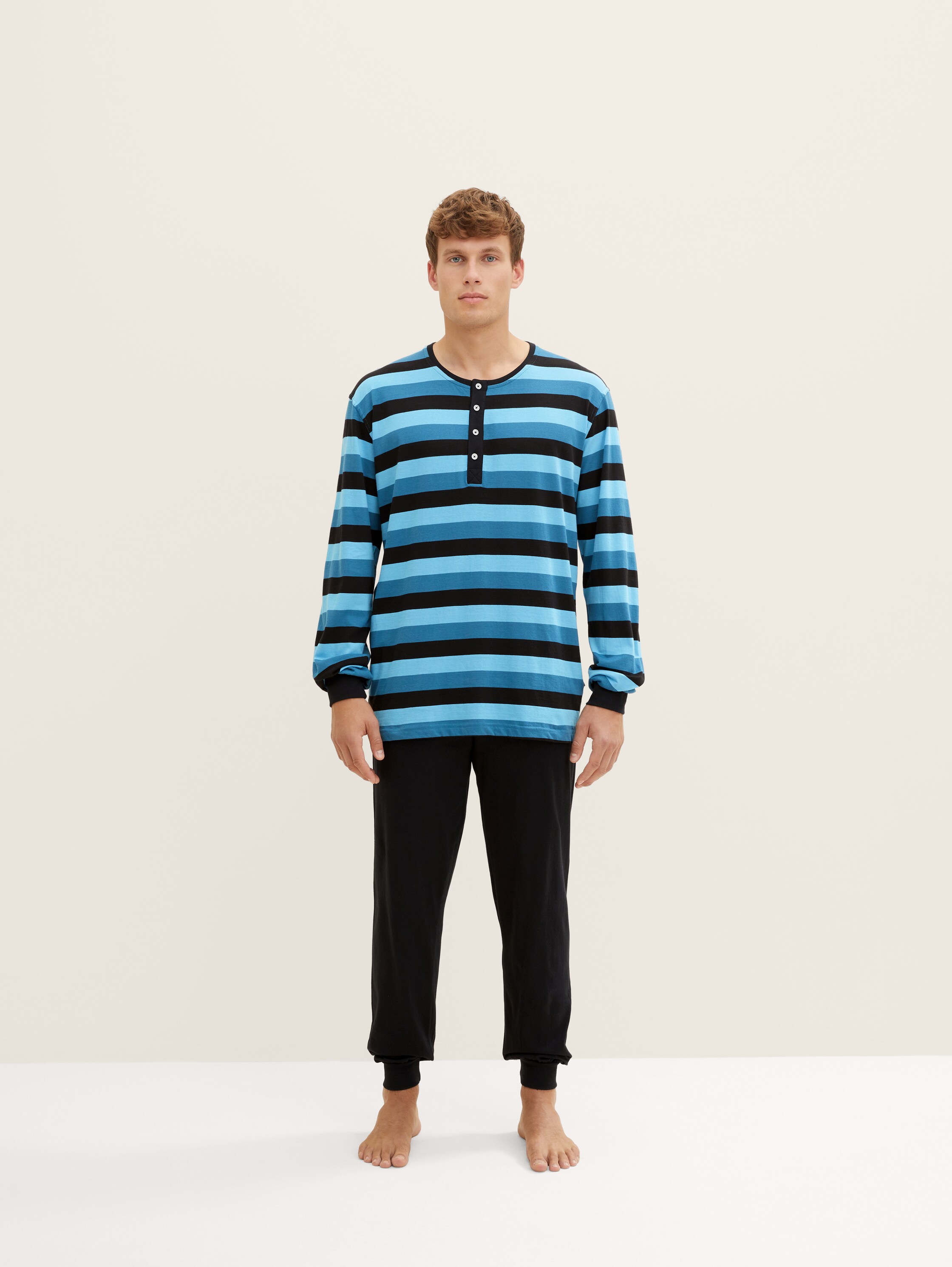 Pyjamaset mit gestreiftem Oberteil - 2