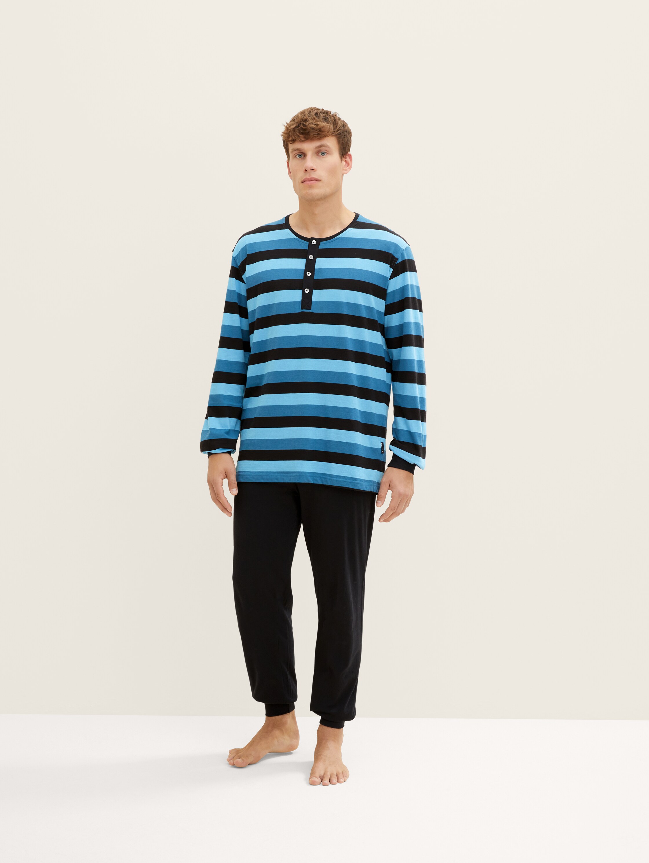 Pyjamaset mit gestreiftem Oberteil - 1