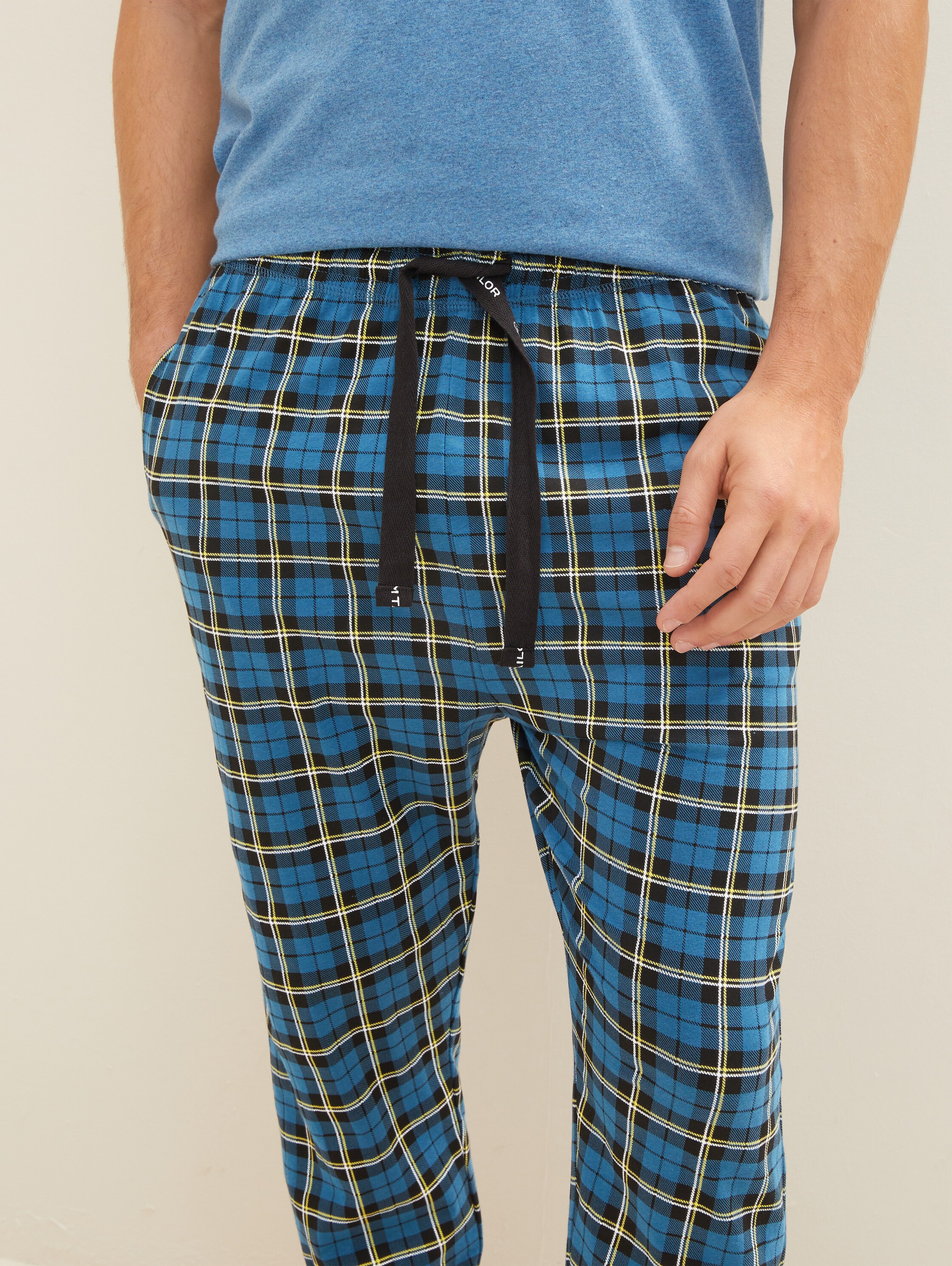 Checked pyjama trousers - blue-medium-check - Detail model view