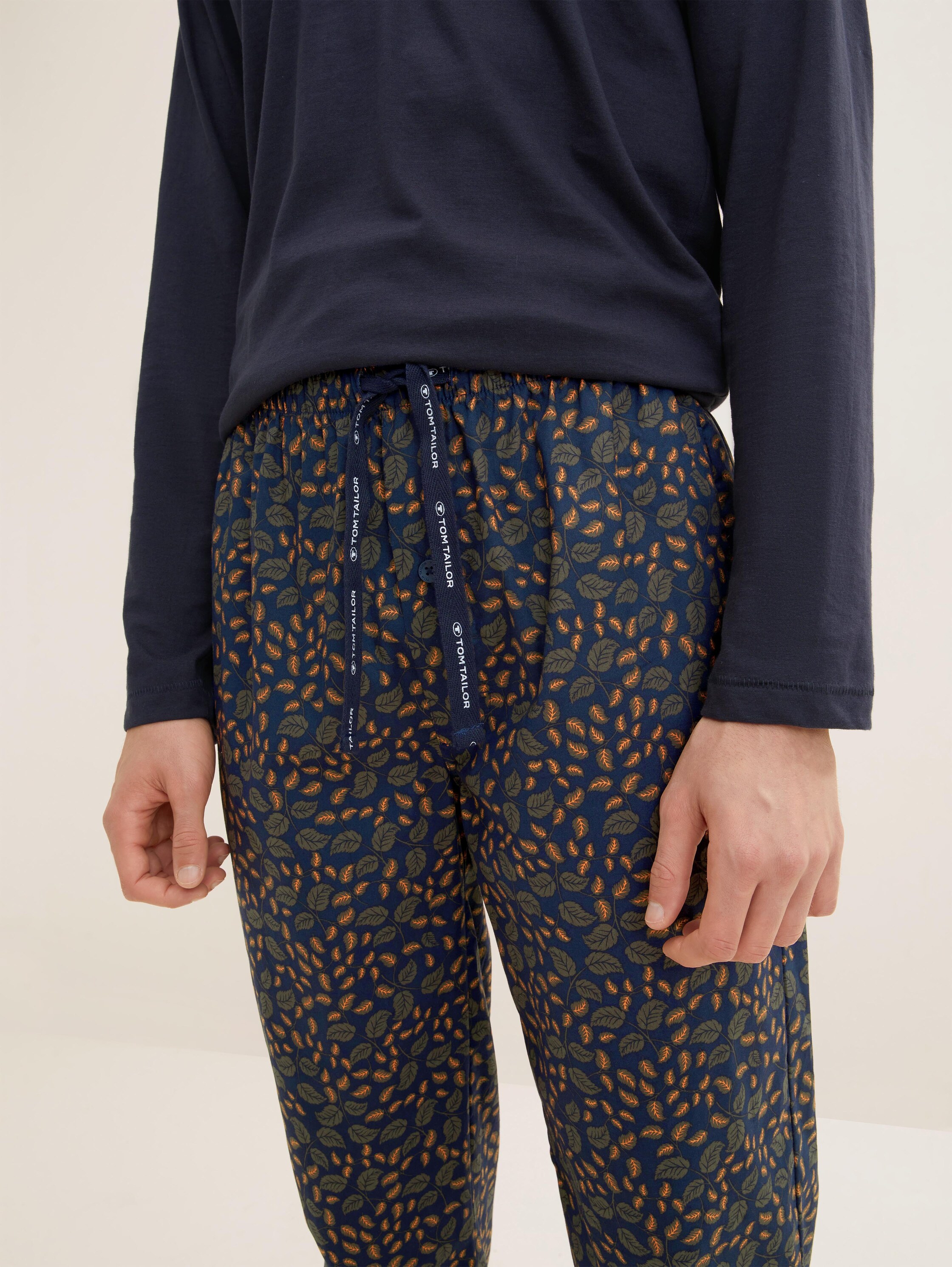 Pyjamabroek met patterns - green allover - Detailaanzicht model