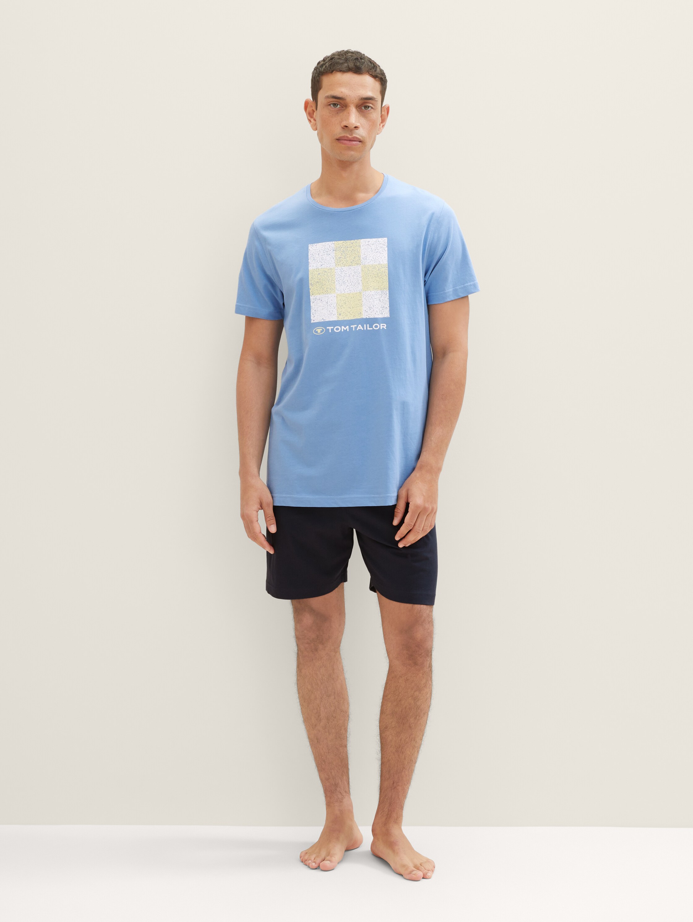 Korte pyjama met print - blue-light-solid - Model vooraanzicht