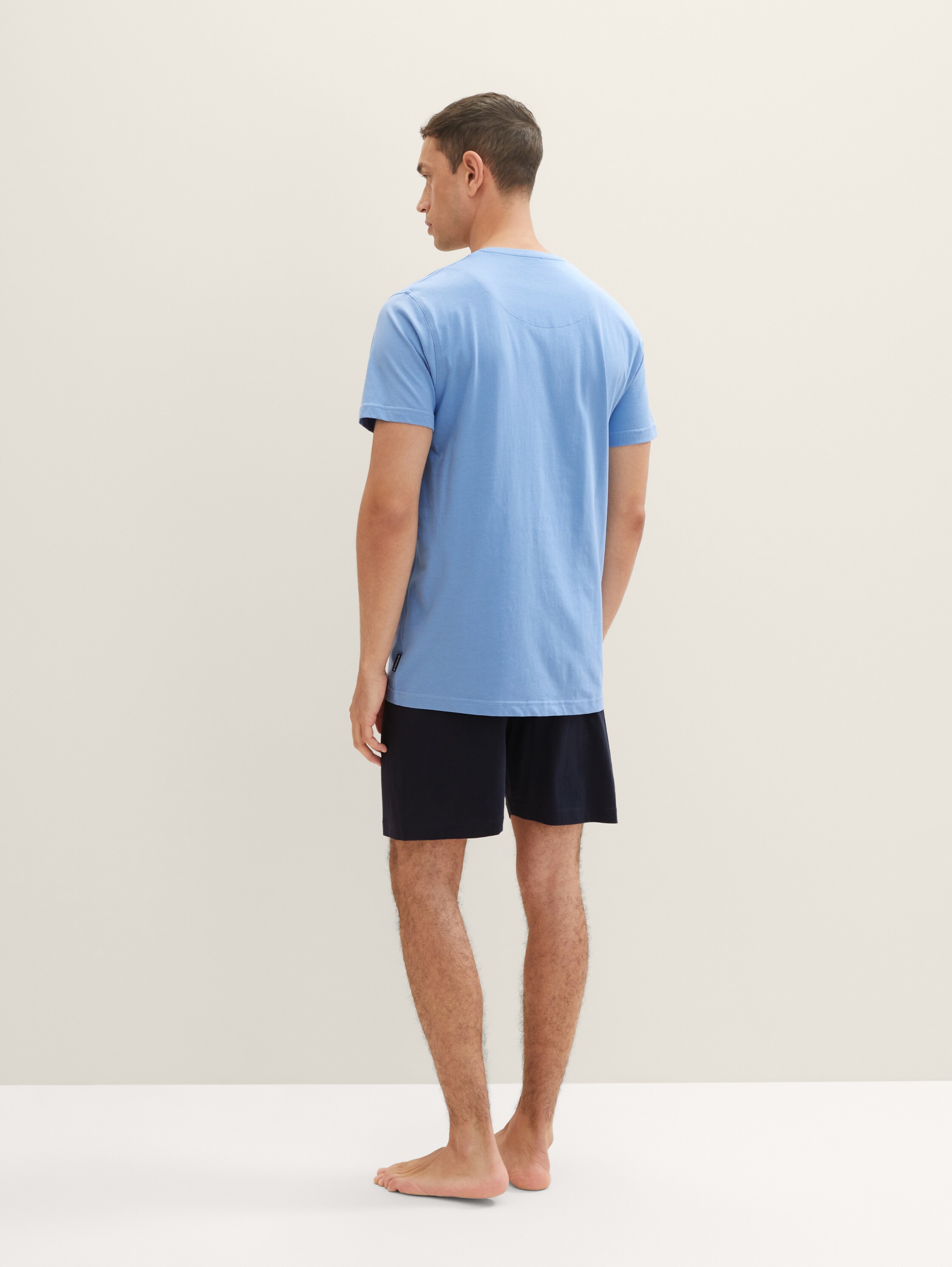 Korte pyjama met print - blue-light-solid - Neklijn model-achteraanzicht