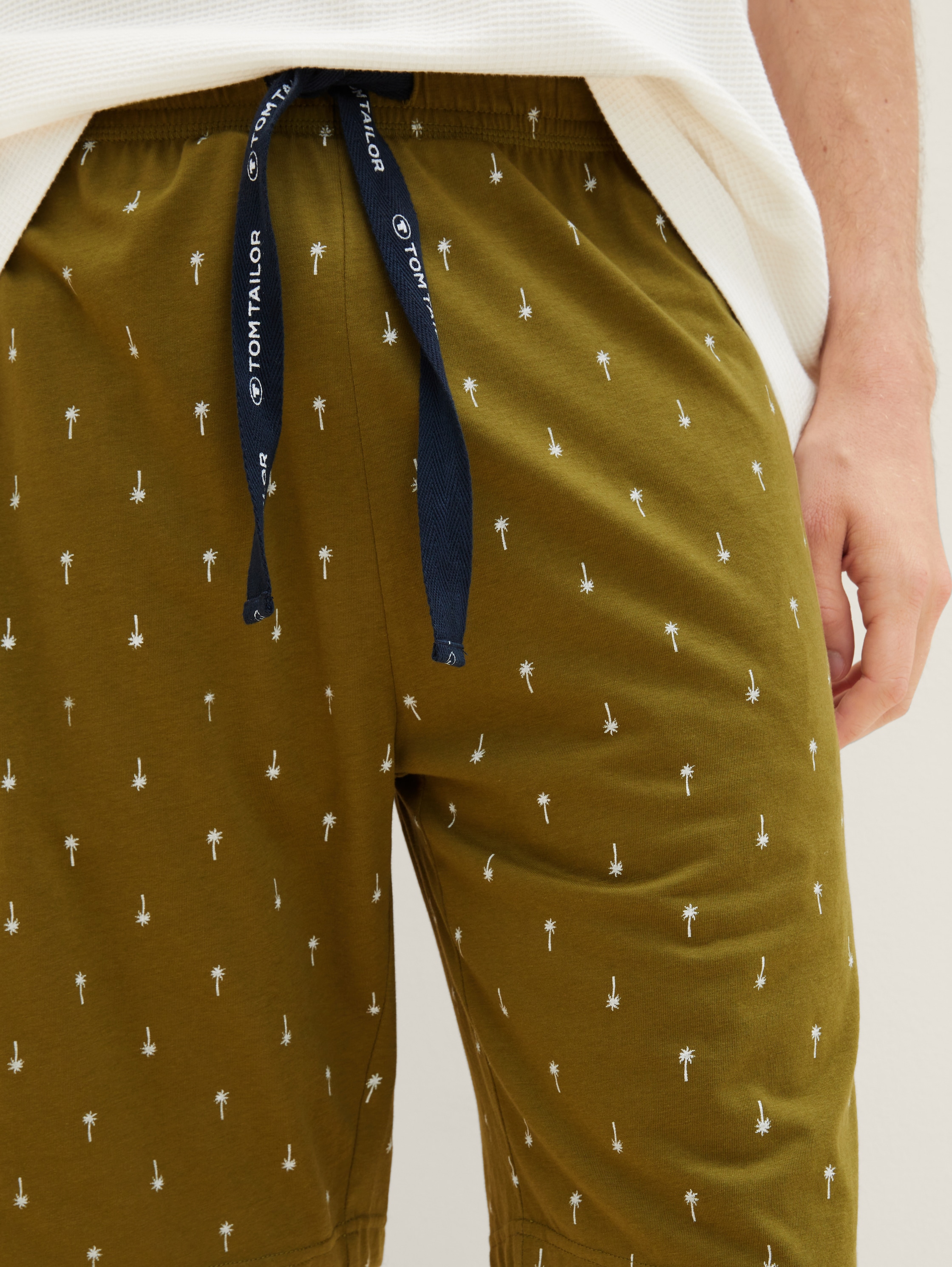 Bermudas with a drawstring - green-medium-allover - Detail model view