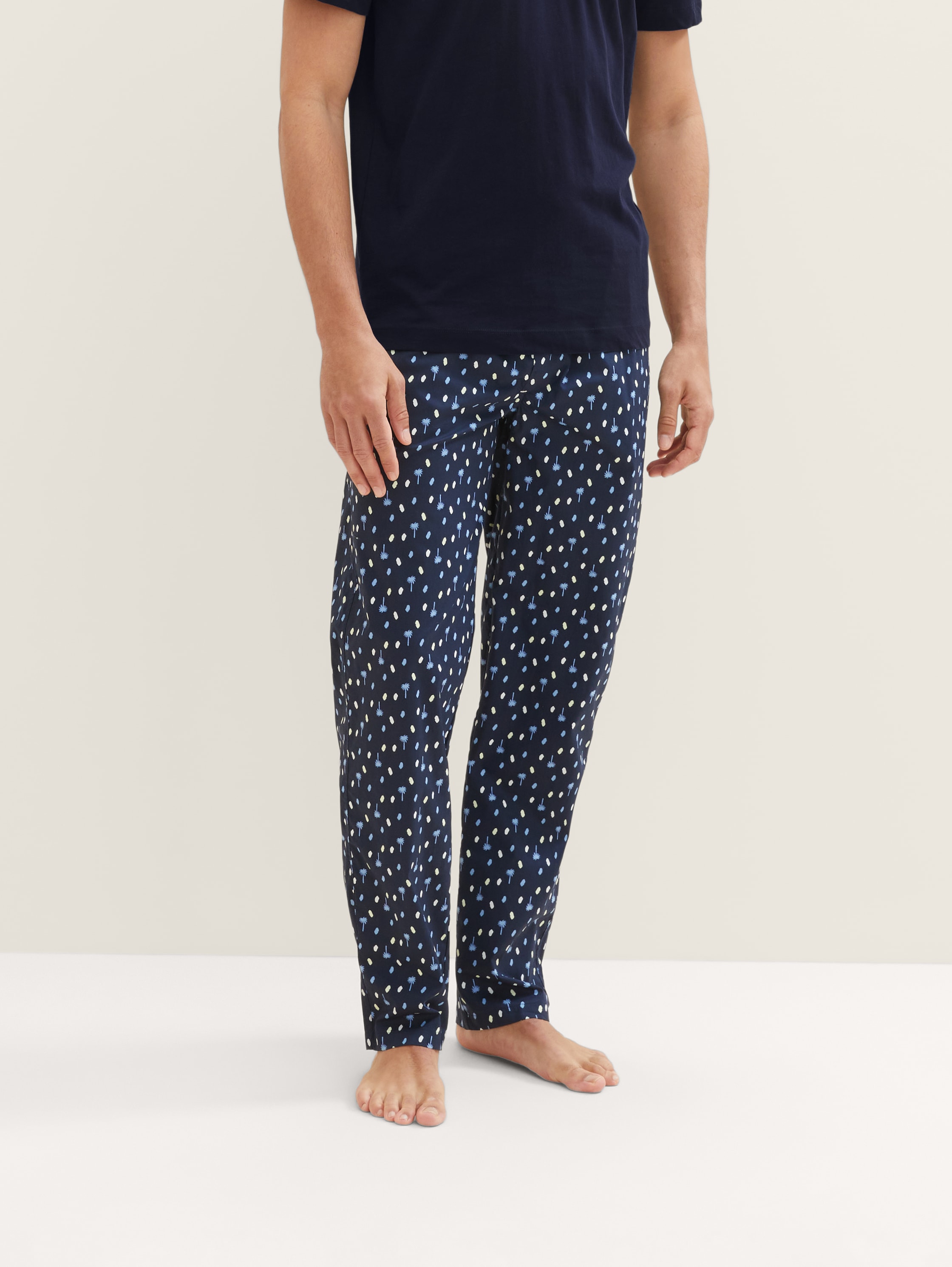 Pyjamabroek met palmprint - blue-dark-allover - Nek model vooraanzicht