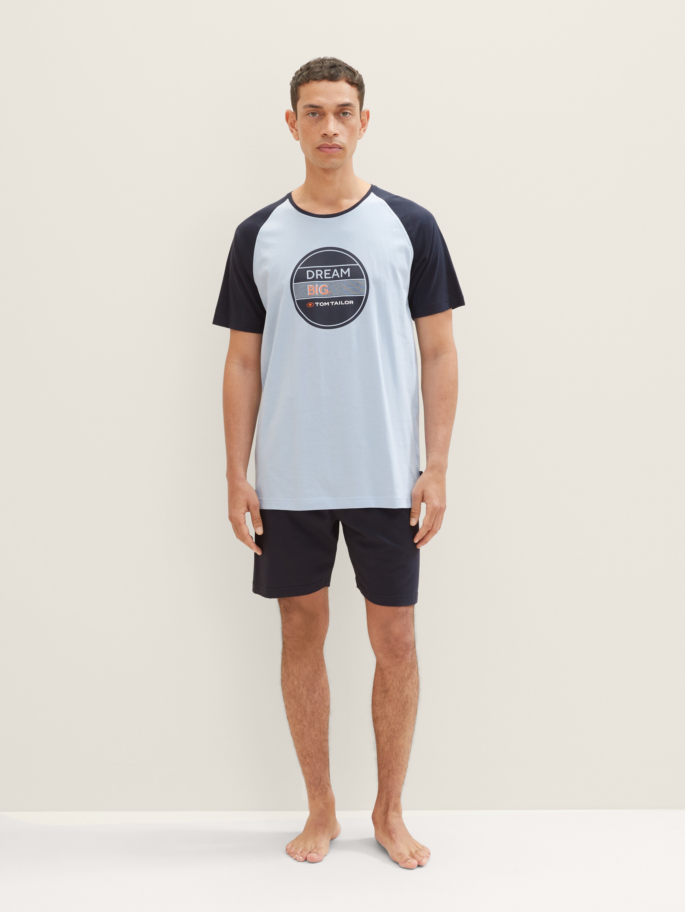 Short pyjamas with a print - blue-medium-solid - Model front view