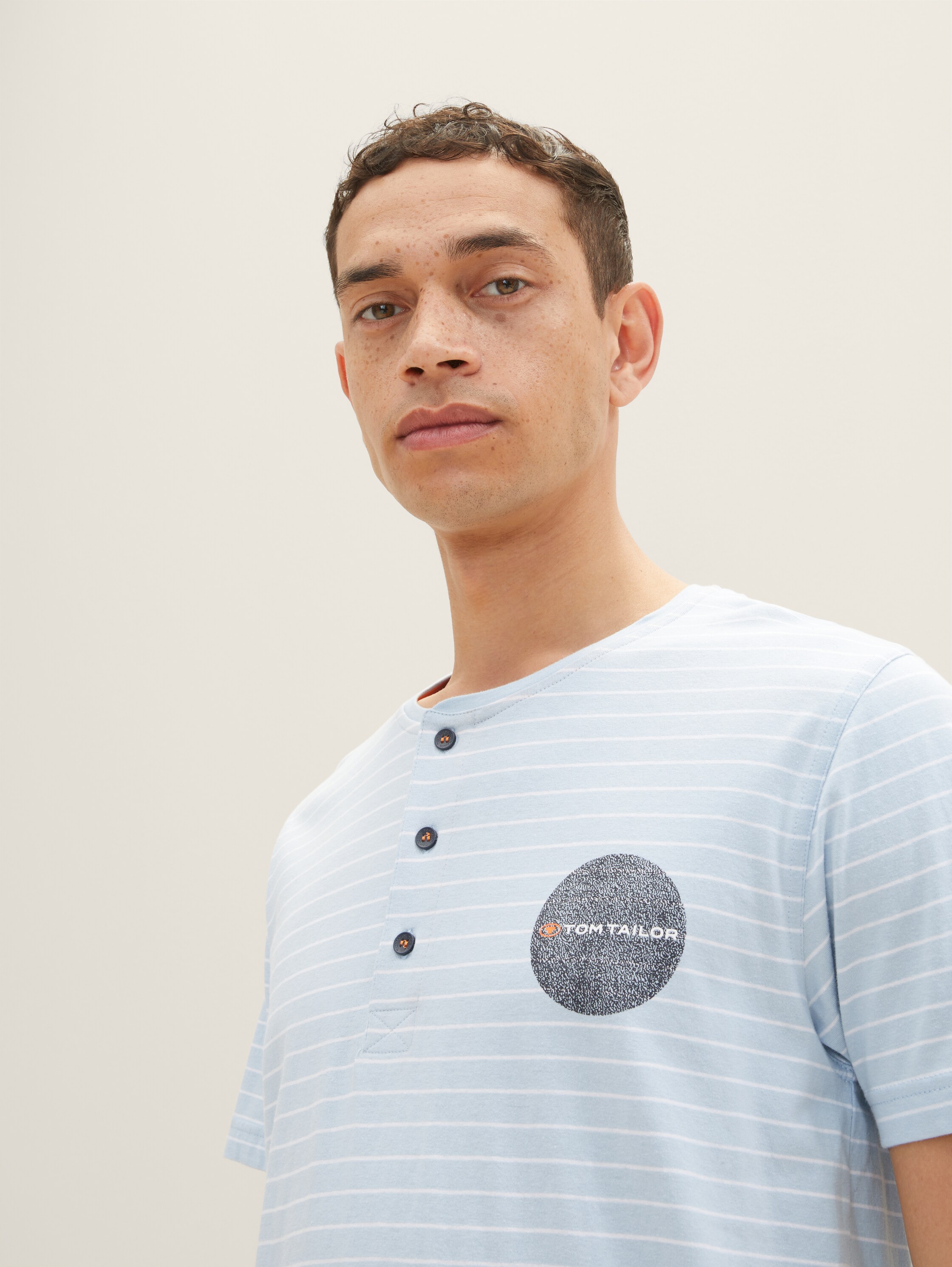 Striped short pyjamas - blue-light-stripe