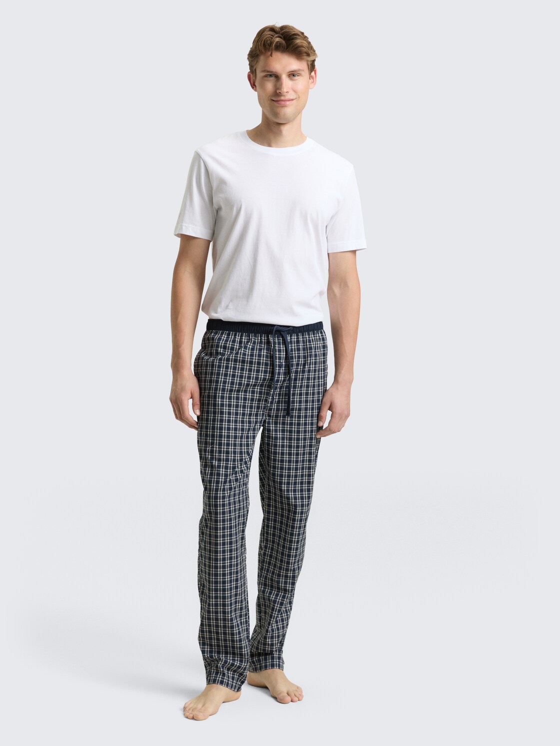 Pyjama-Hose aus Baumwolle mit Karomuster - green-dark-check - Model-Vorderansicht