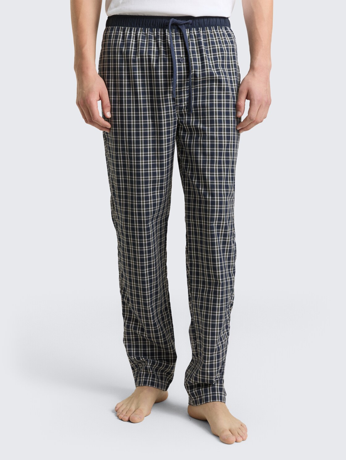 Pyjama-Hose aus Baumwolle mit Karomuster - green-dark-check - Ausschnitt Model-Vorderansicht