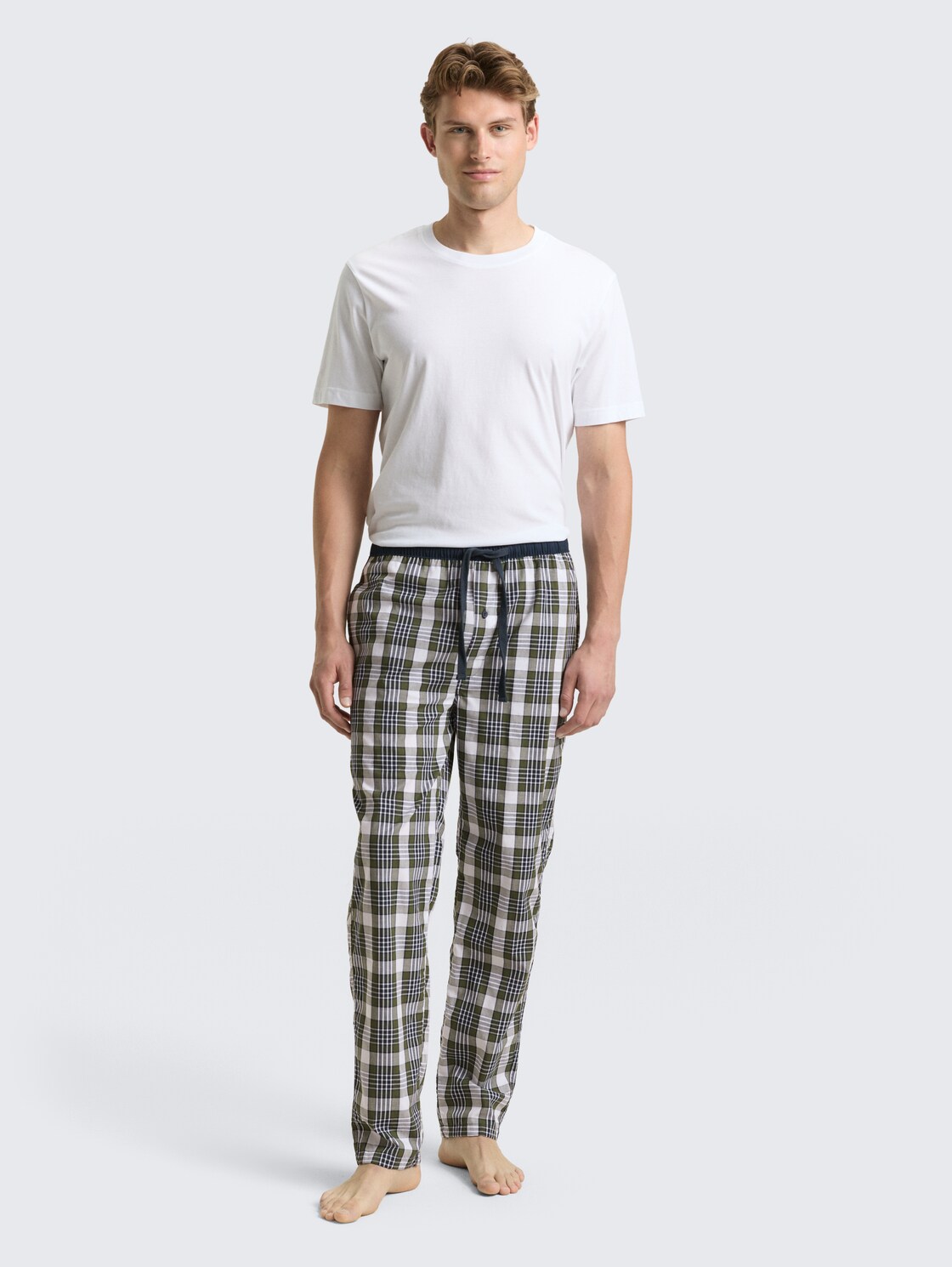 Pyjama-Hose aus Baumwolle mit Karomuster - green-medium-check - Model-Vorderansicht