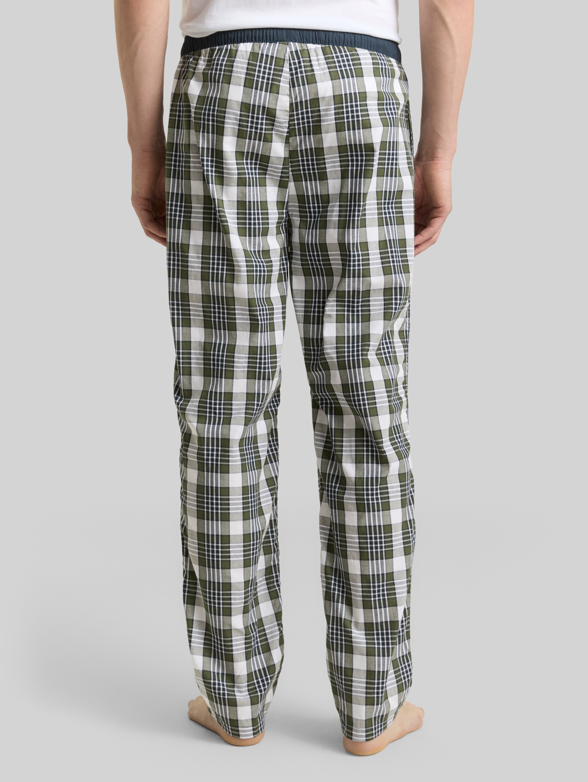 Pyjama-Hose aus Baumwolle mit Karomuster - green-medium-check - Auschnitt Model-Rückansicht