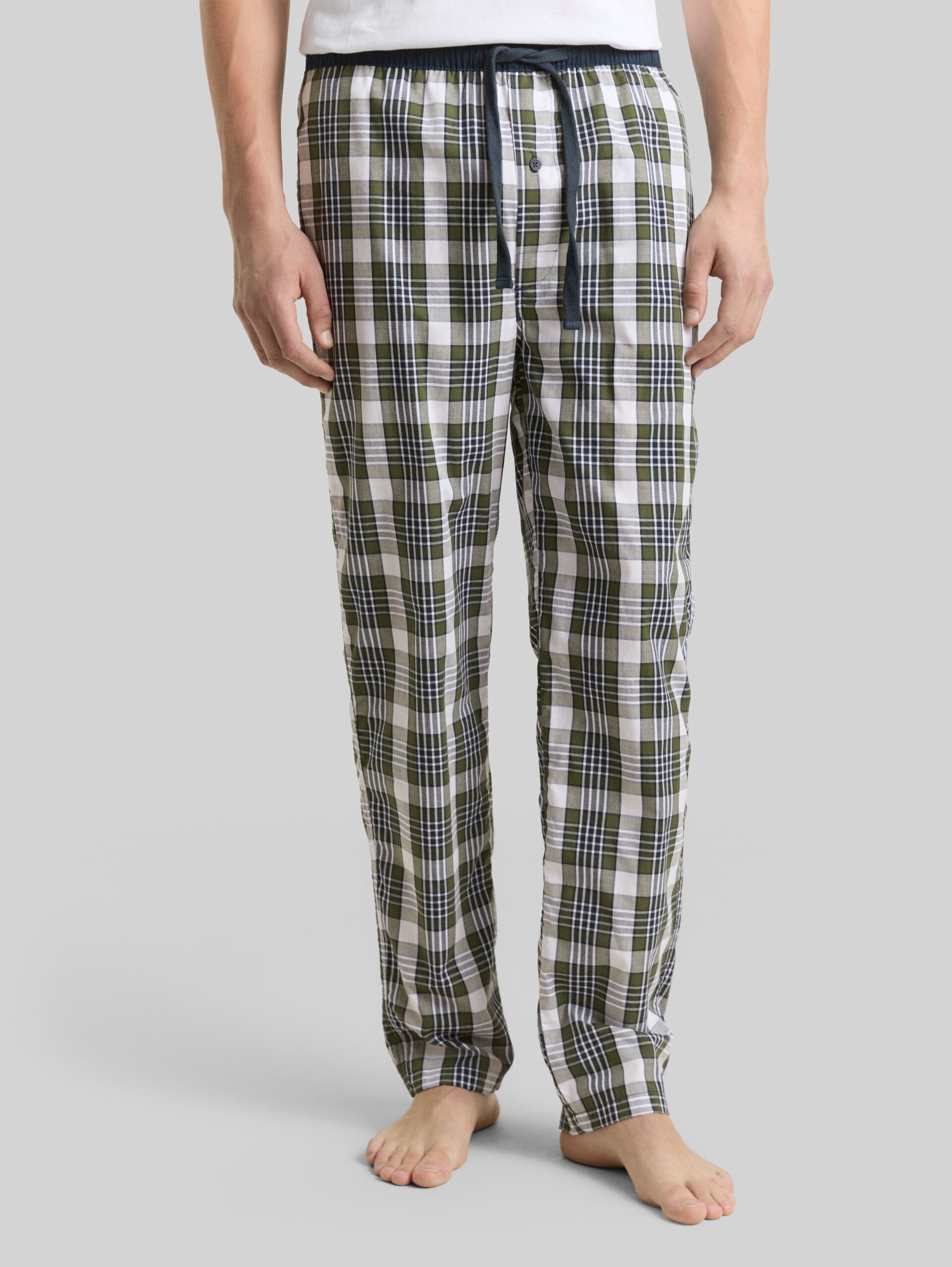 Pyjama-Hose aus Baumwolle mit Karomuster - green-medium-check - Ausschnitt Model-Vorderansicht