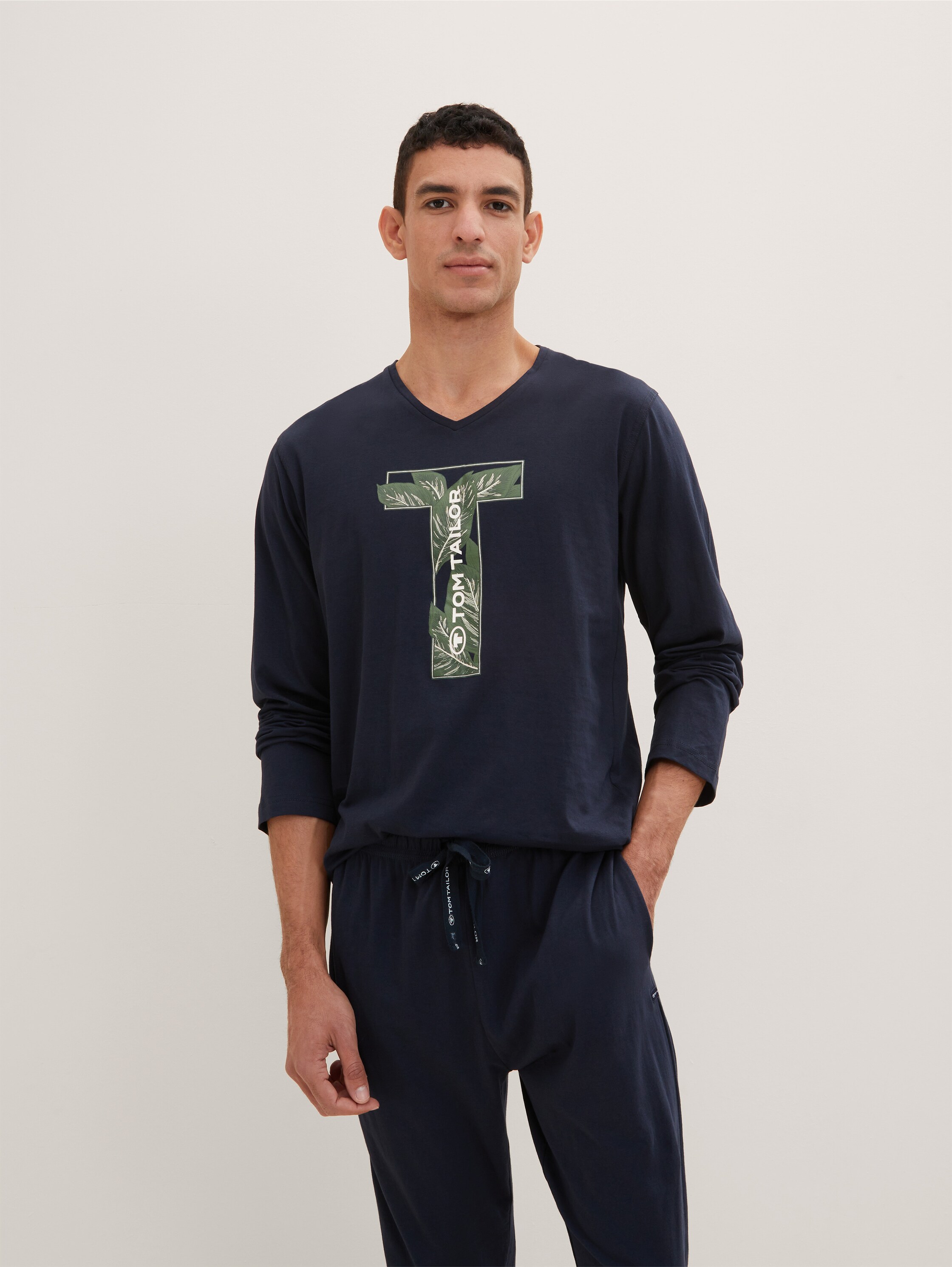 Pyjamas with a logo print - blue-dark-solid - Model front view