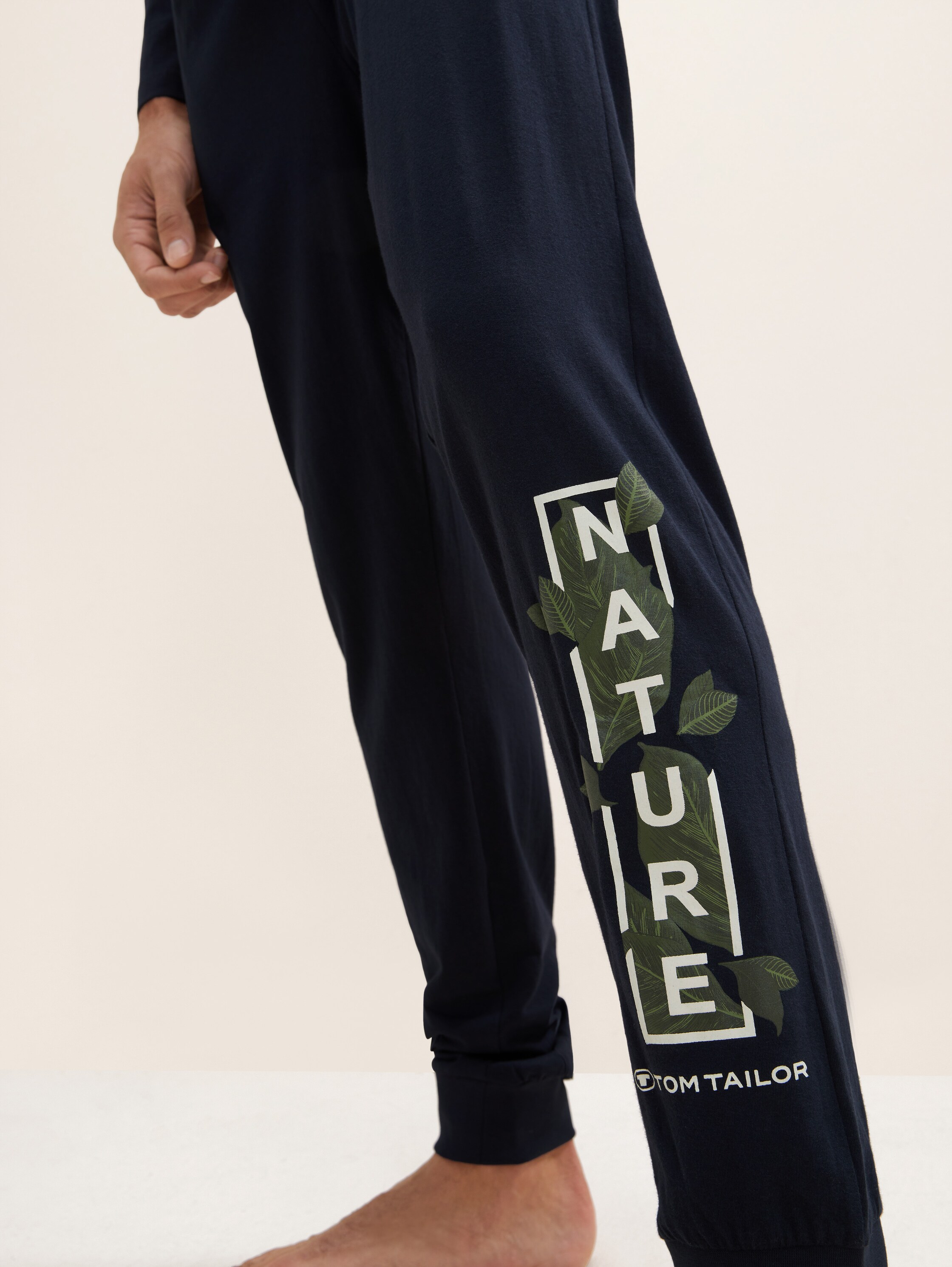 Pyjamas with a logo print - blue-dark-solid - Detail model view