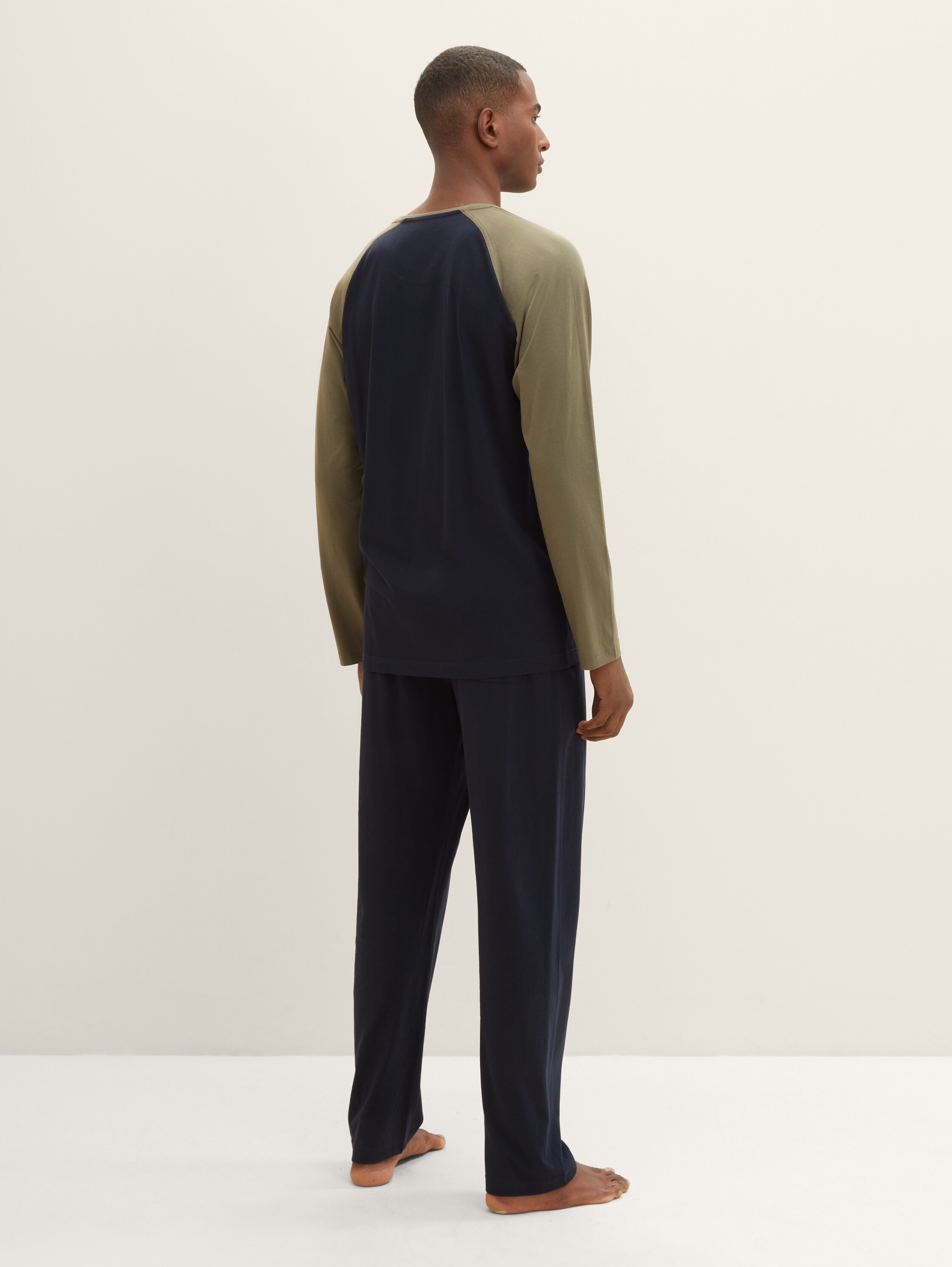 Pyjama mit Print - dark blue multi - Auschnitt Model-Rückansicht