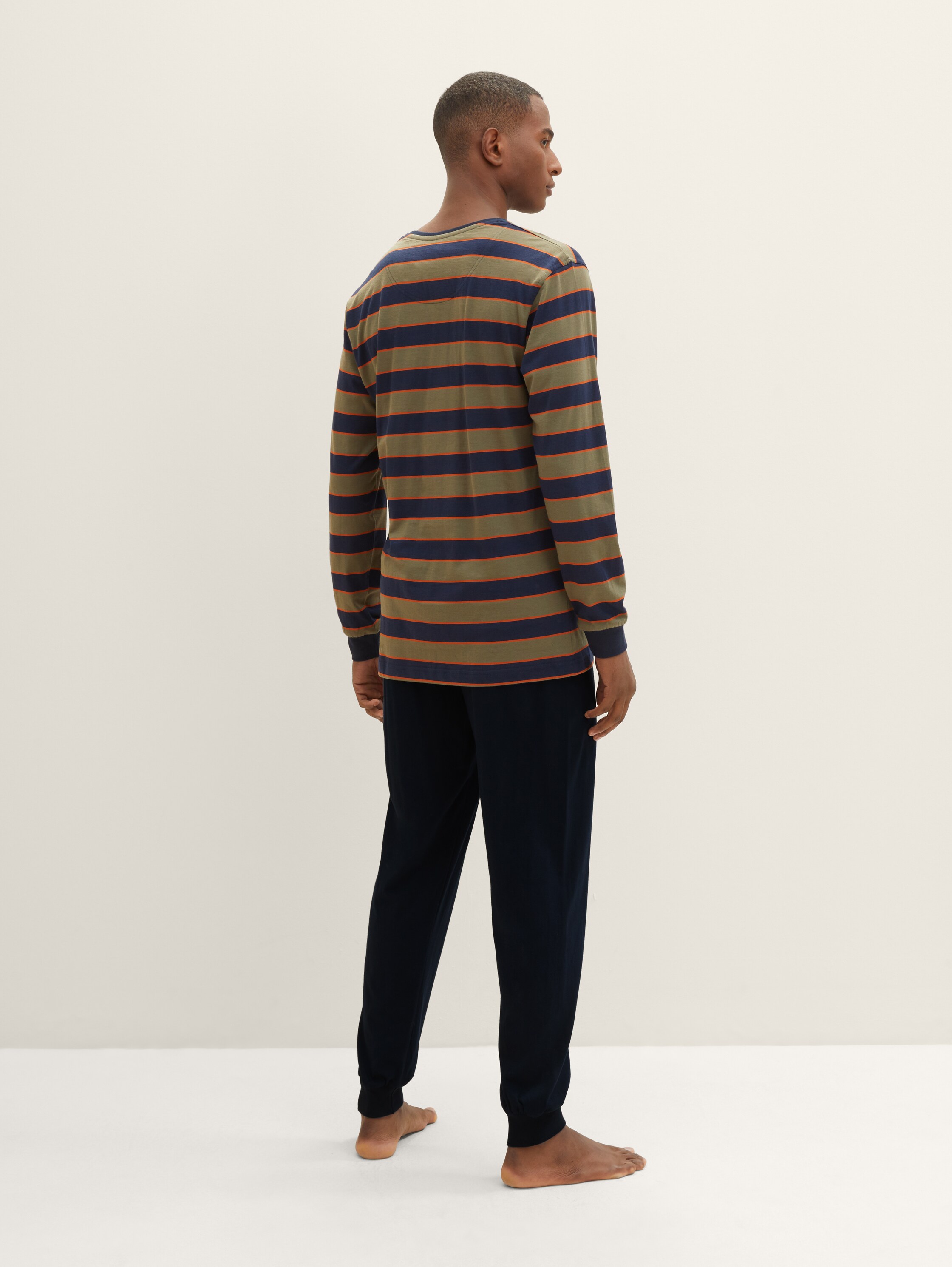 Gestreifter Pyjama - green-medium-horizontal stripe - Auschnitt Model-Rückansicht