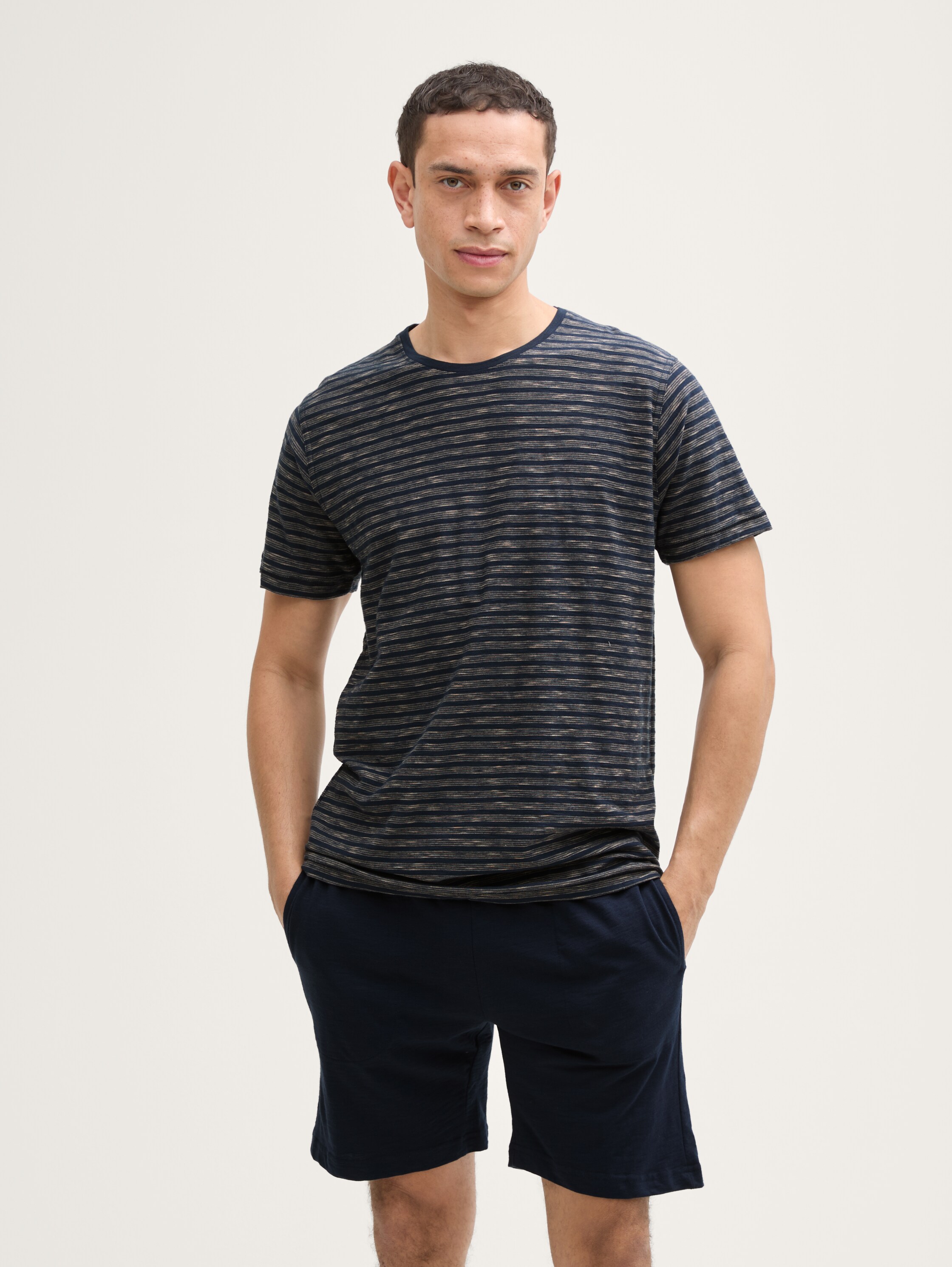 Ensemble pyjama à rayures - bleu - Vue de face du modèle