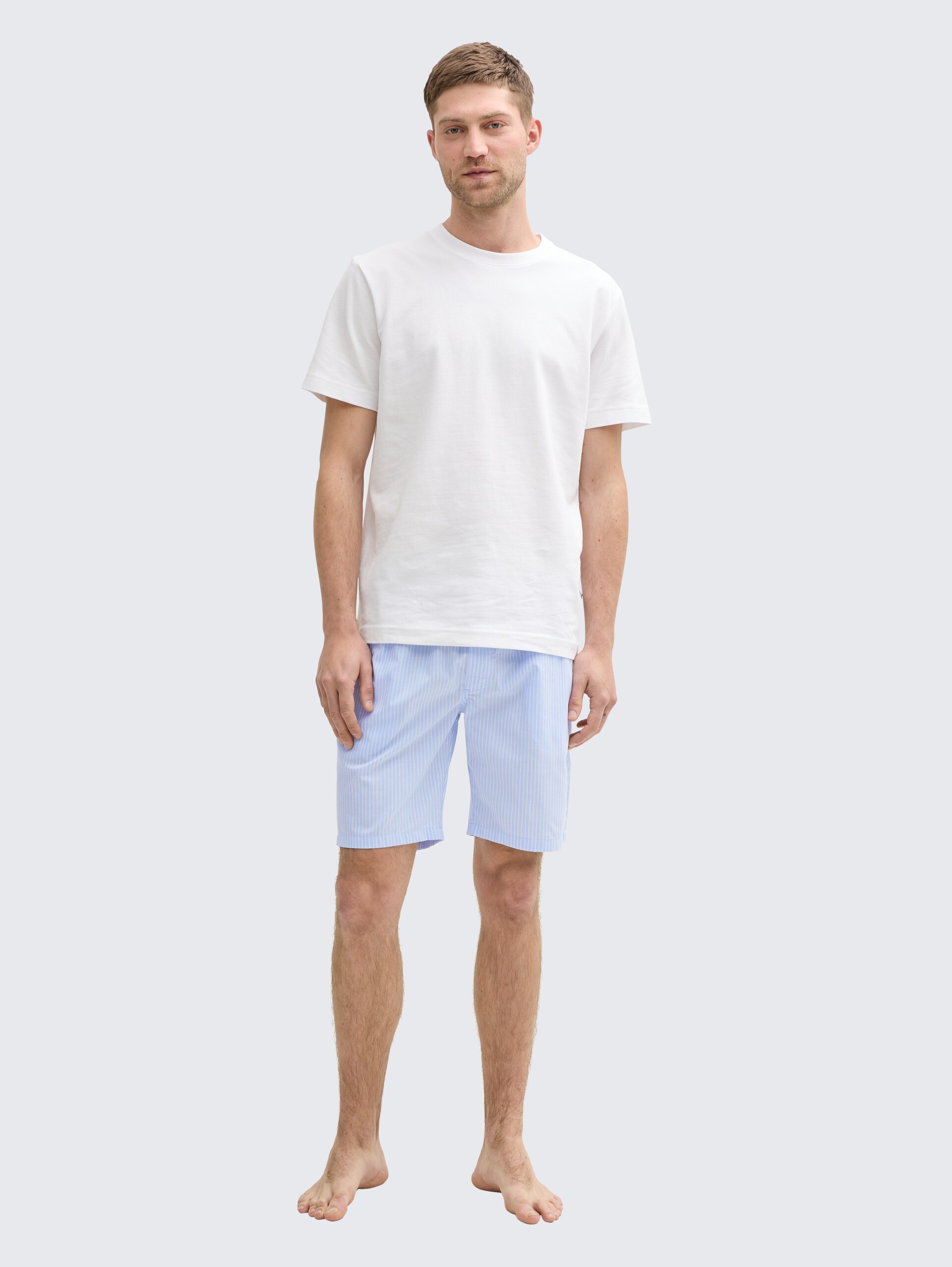 Pyjama-Shorts aus Baumwolle mit Streifenmuster - blue-light-stripe - Model-Vorderansicht