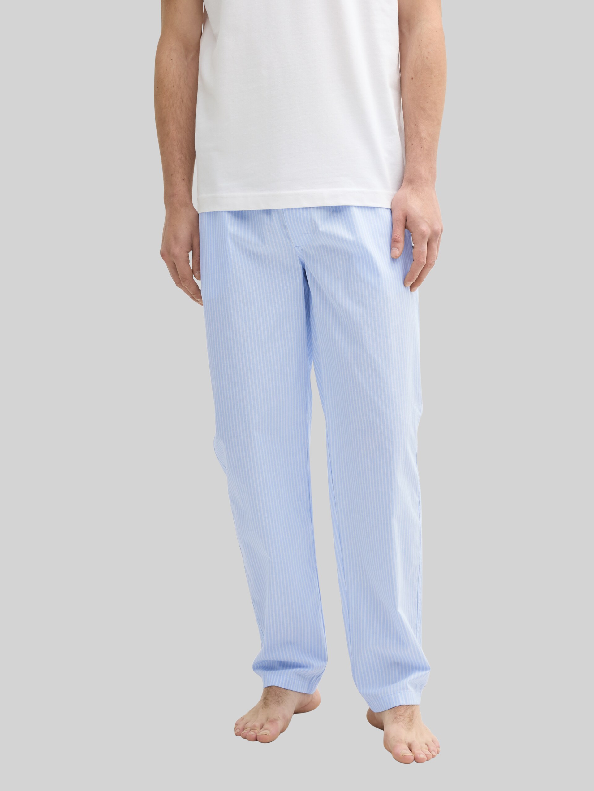 Pyjama-Hose aus Baumwolle - blue-light-stripe - Ausschnitt Model-Vorderansicht