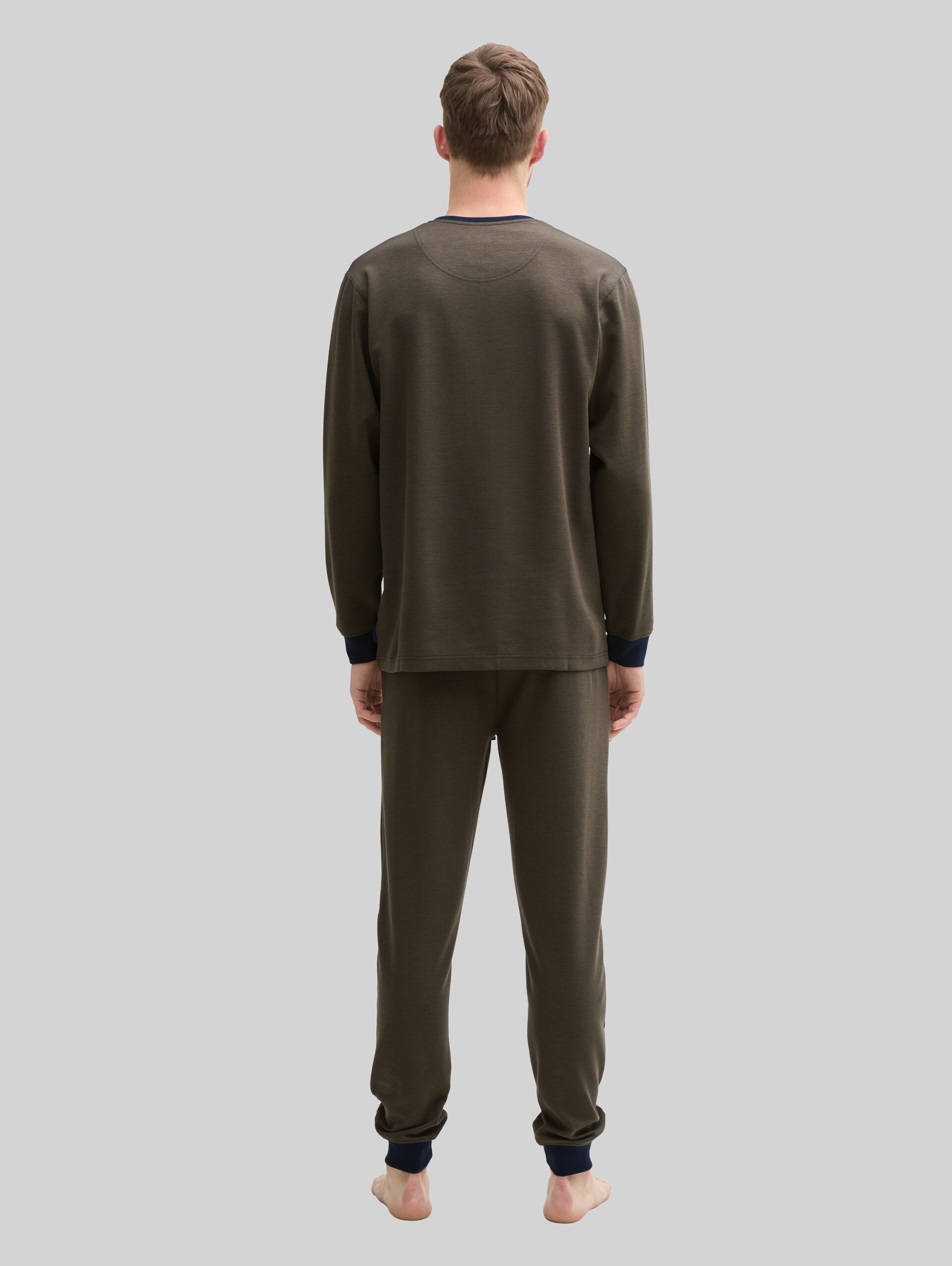 Pyjama set with logo print and drawstring - green-dark-multicolor - Neckline model-back view