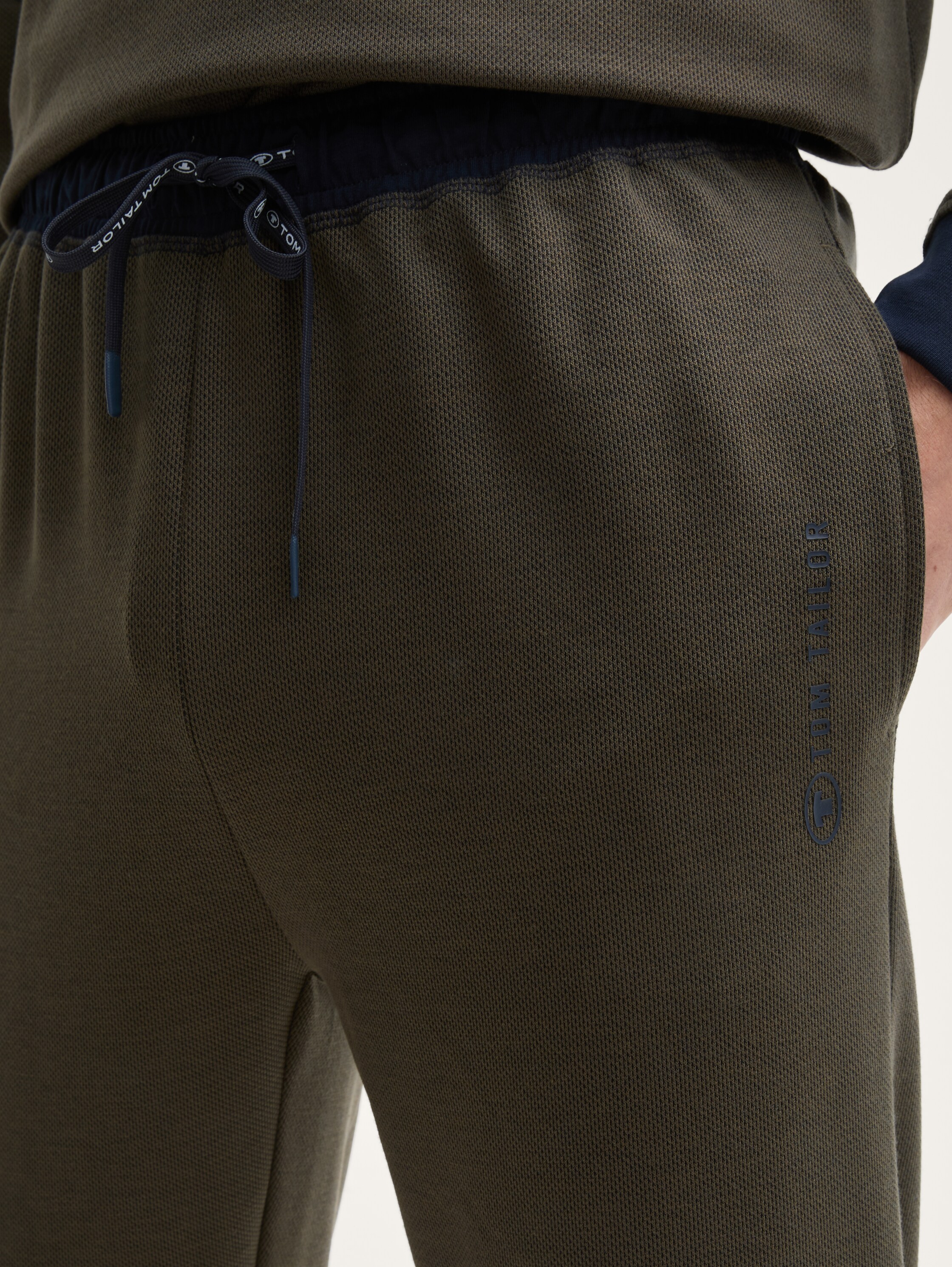 Pyjama-Set mit Logo-Print und Kordelzug - greendarkmulticolor - 