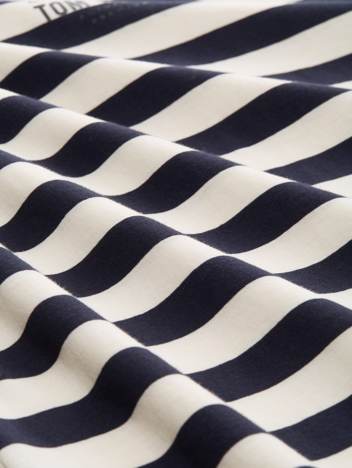 Pyjama-Set mit Streifenmuster - blue stripes - Material-Ansicht