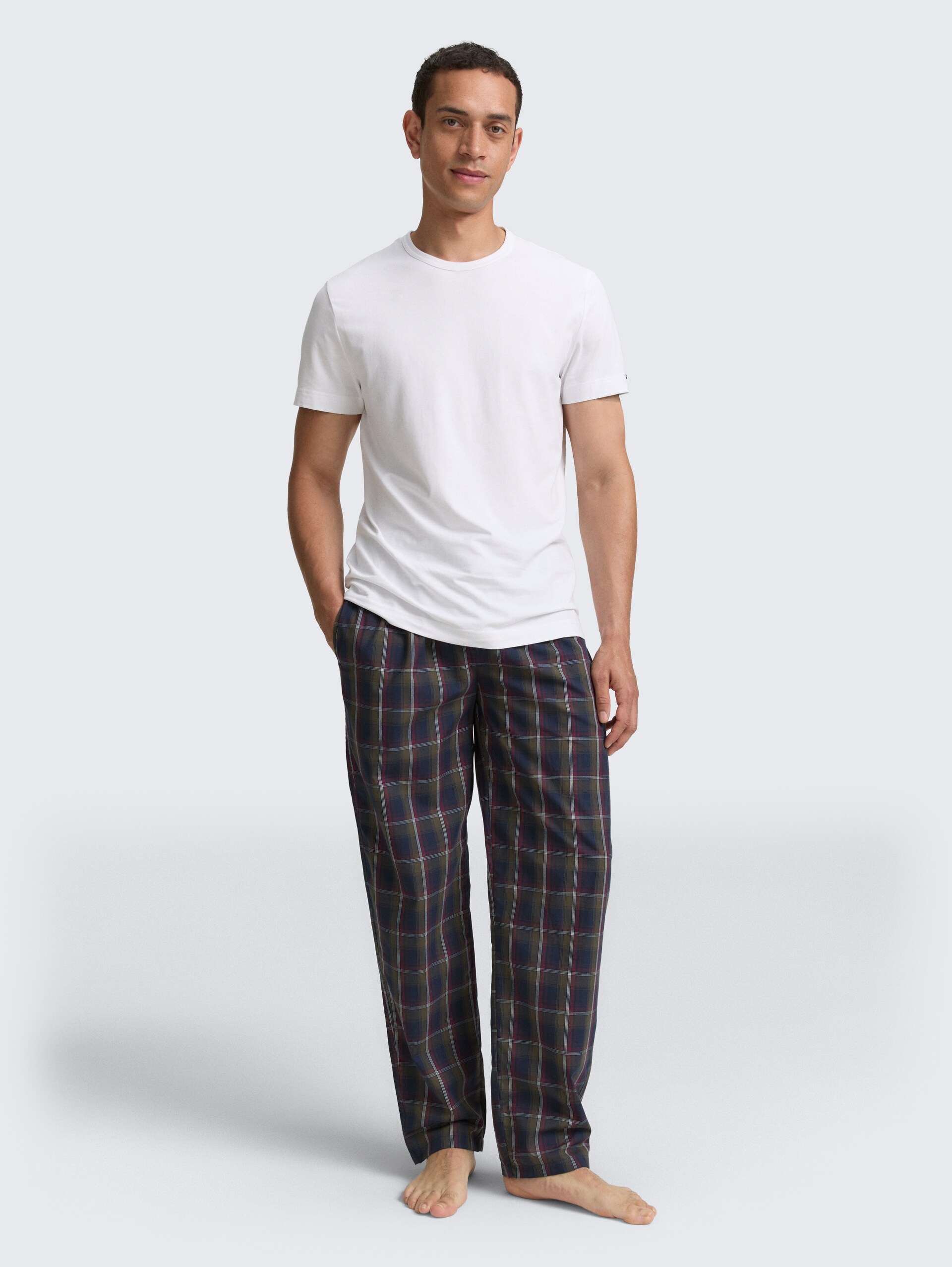 Pyjama-Hose mit Karomuster - blue-dark-check - Model-Vorderansicht