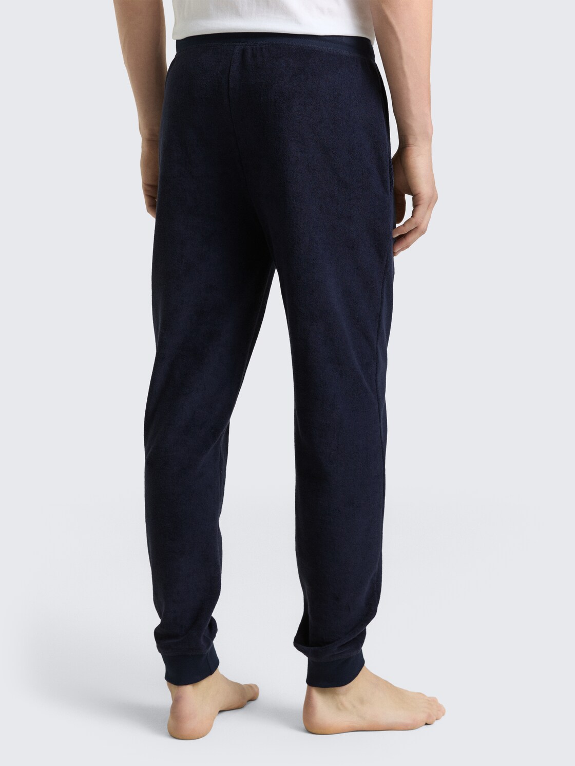 Pyjama-Hose mit Struktur - blue-dark-solid - Auschnitt Model-Rückansicht